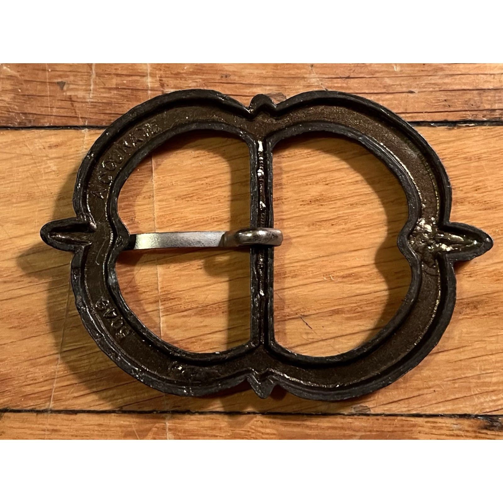 Apple VINTAGE Accurate Floral Apple Shaped Double Loop Belt Buckle Accurate Brass 70s Size ONE SIZE - 3 Thumbnail