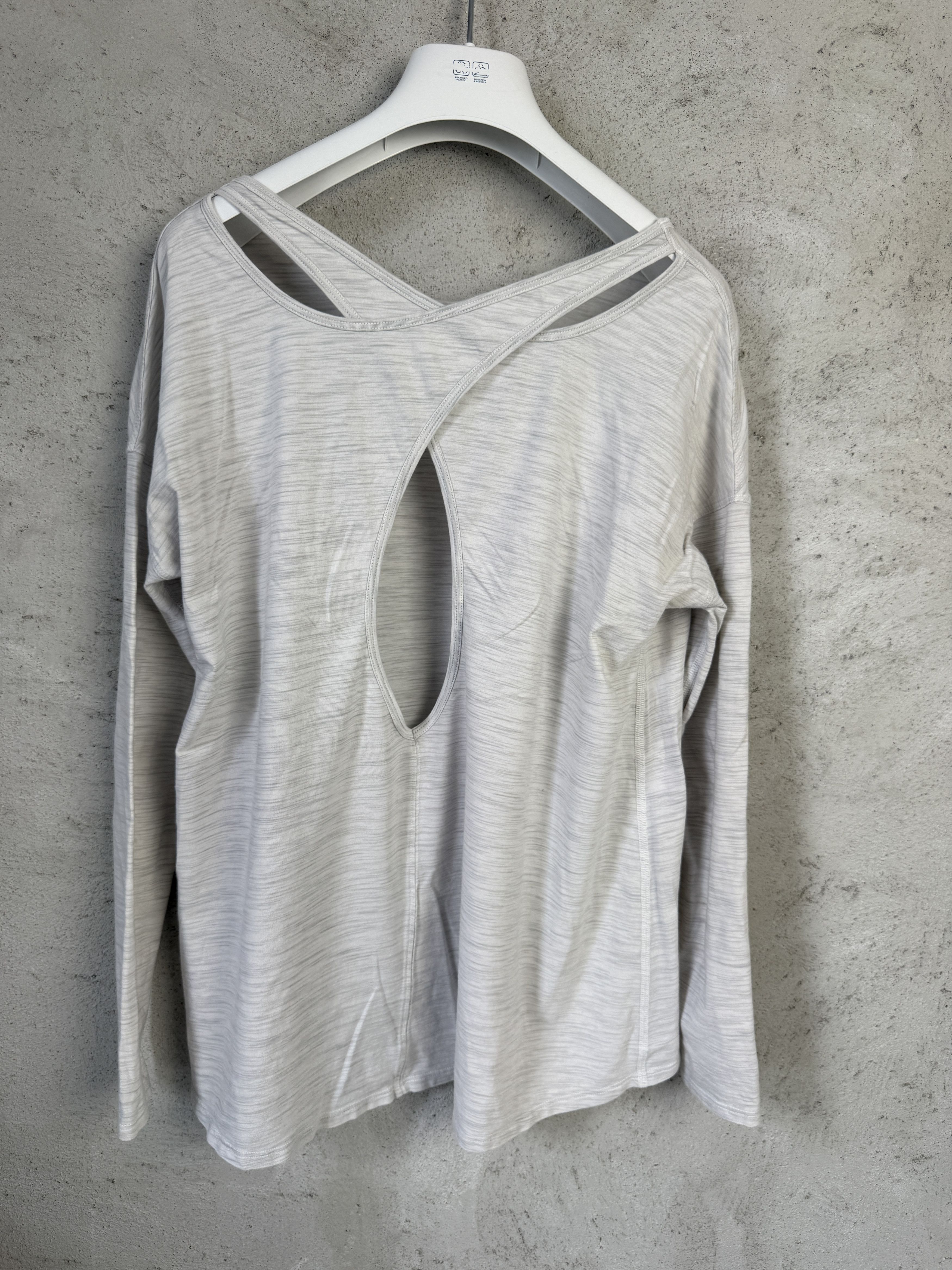 Lululemon Lululemon Back Into It long sleeve t-shirt tee sport pilates Size S / US 4 / IT 40 - 1 Thumbnail