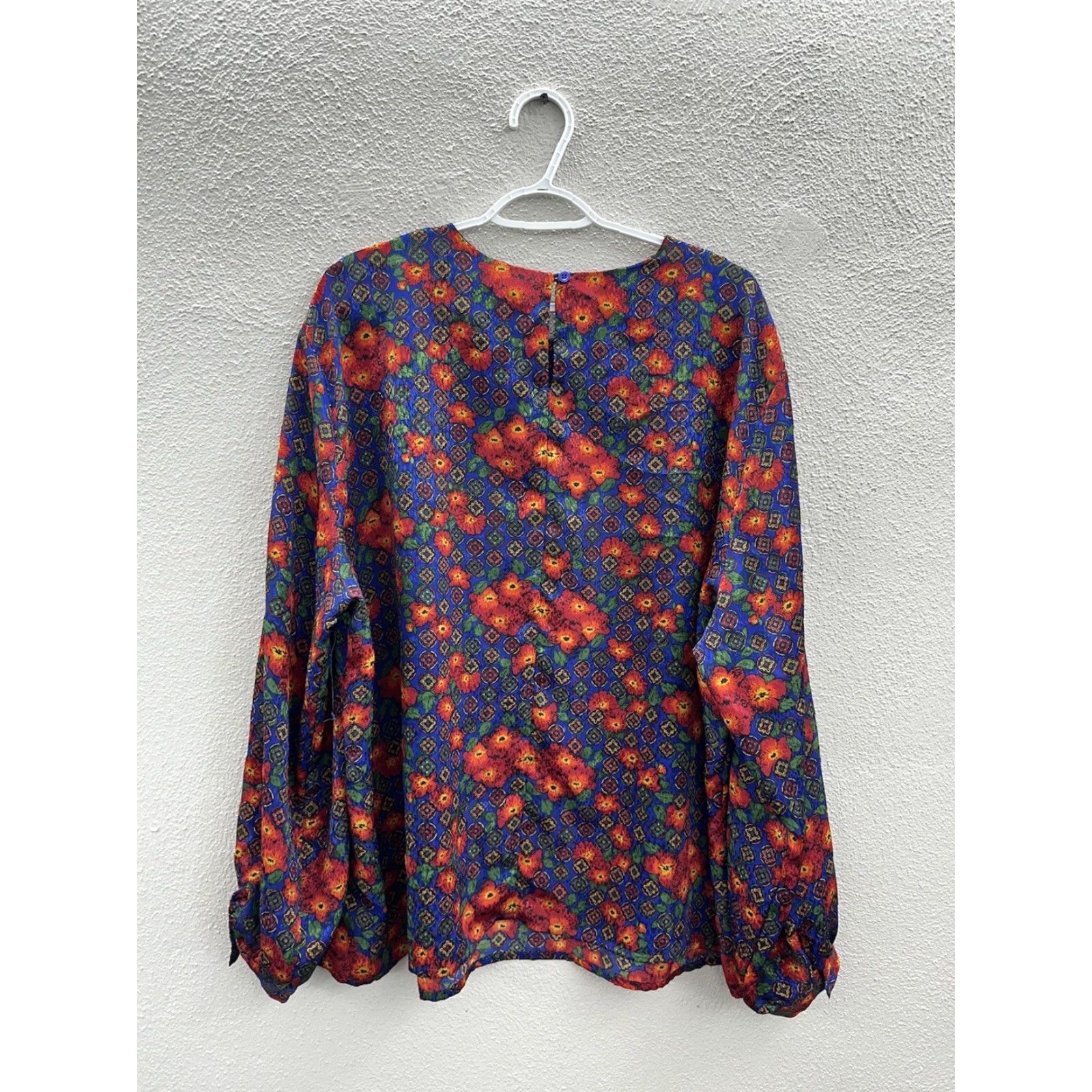 Vintage VINTAGE Womens Notations Blouse 24W Plus Size Floral Blue Satin Long Sleeve Shirt Womens, 24W, Blue, Floral, Satin, Long Sleeve, Vintage Size 4XL / US 24-26 - 7 Thumbnail