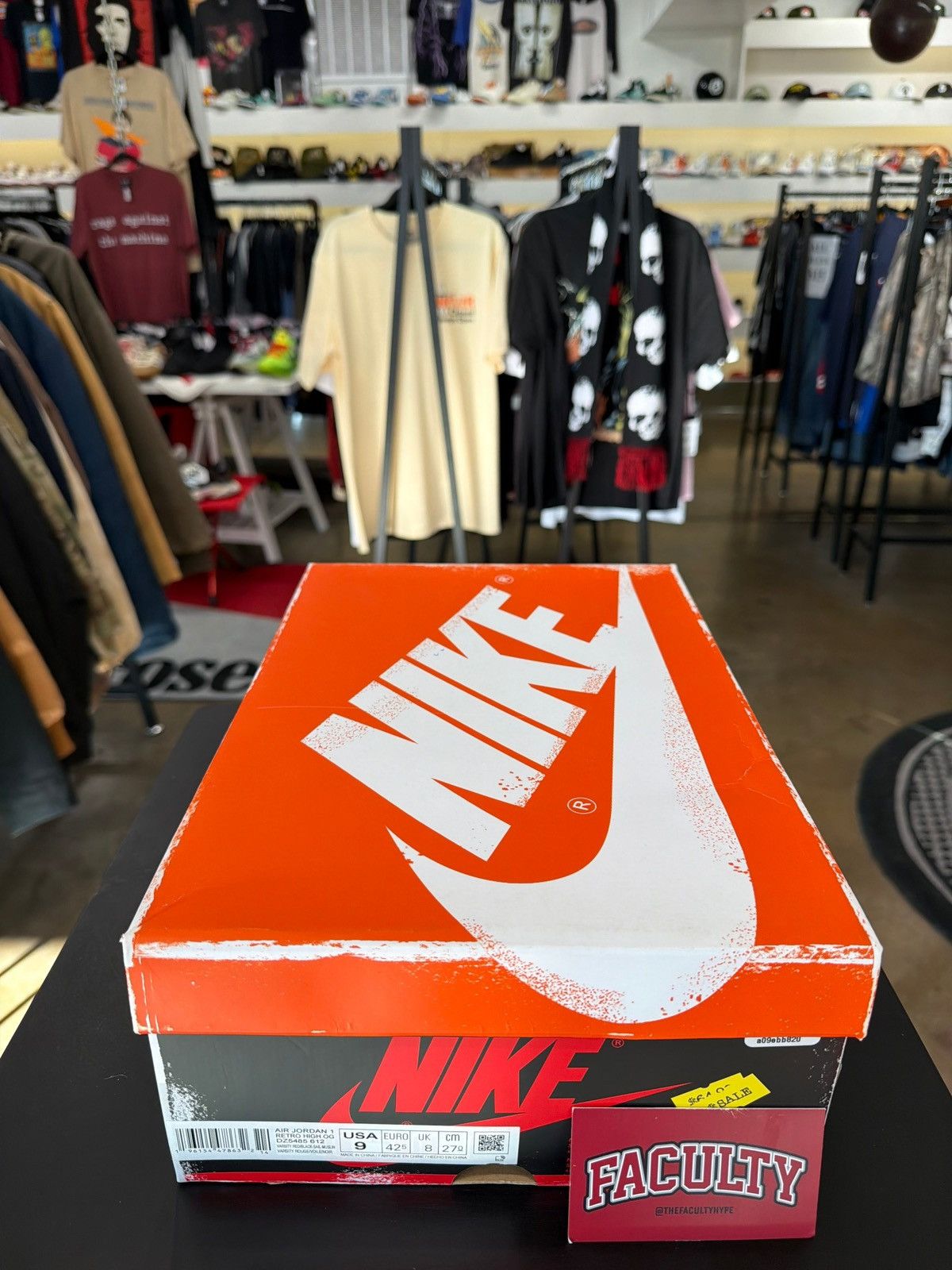 Jordan Brand Air Jordan 1 Chicago Lost & Found Size 9 (2022) Size US 9 / EU 42 - 12 Thumbnail