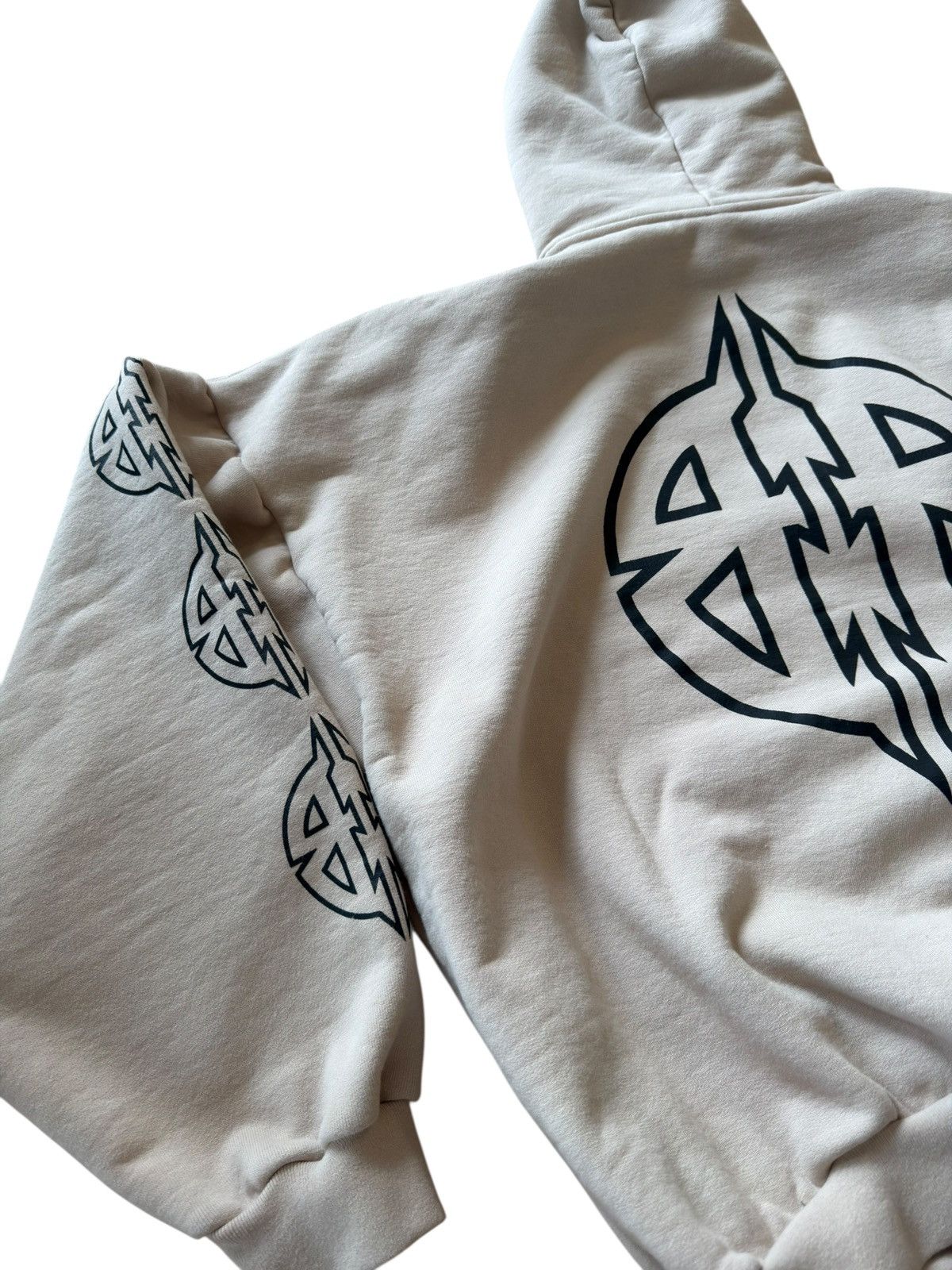 Balenciaga *RARE* BALENCIAGA METAL SUPER THICK HOODIE BEIGE RARE SIZE 4 Size US XL / EU 56 / 4 - 15 Thumbnail