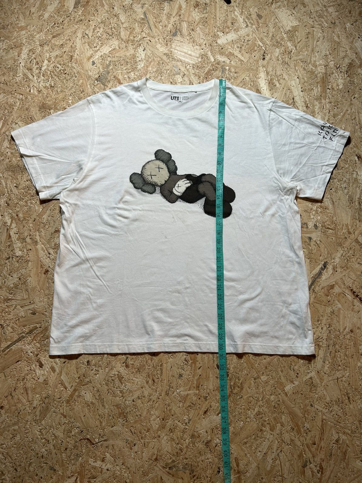 Kaws × Uniqlo Uniqlo Kaws Tokyo First Tee Size US XXL / EU 58 / 5 - 12 Thumbnail