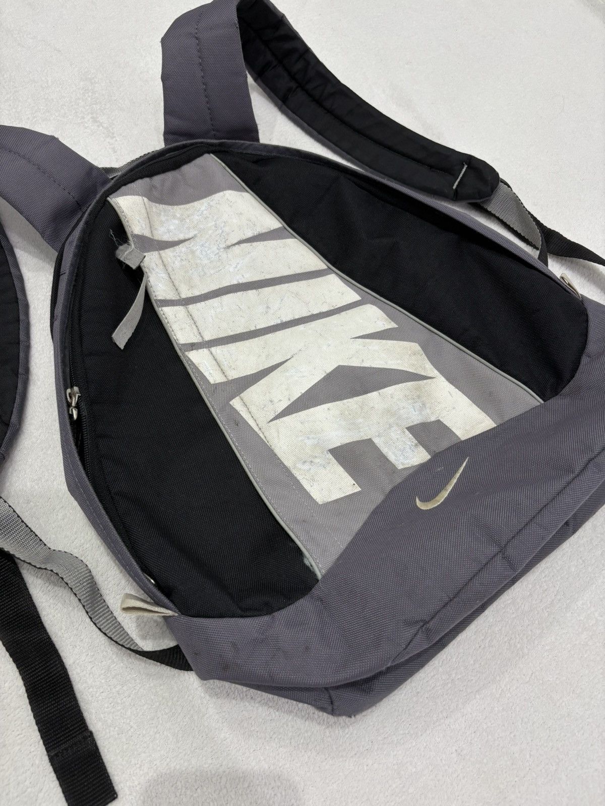 Nike 90s Nike Vintage Big Logo Bag Pack Rare Y2K Streetwear Size ONE SIZE - 2 Thumbnail
