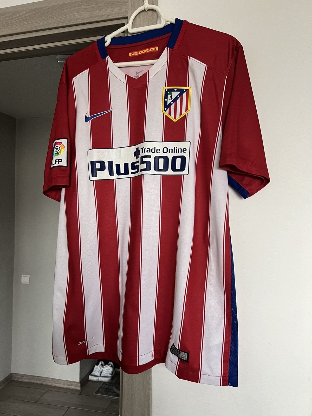 Nike Nike ATLETICO MADRID 2016 2017 HOME SOCCER SHIRT JERSEY Size US L / EU 52-54 / 3 - 2 Thumbnail