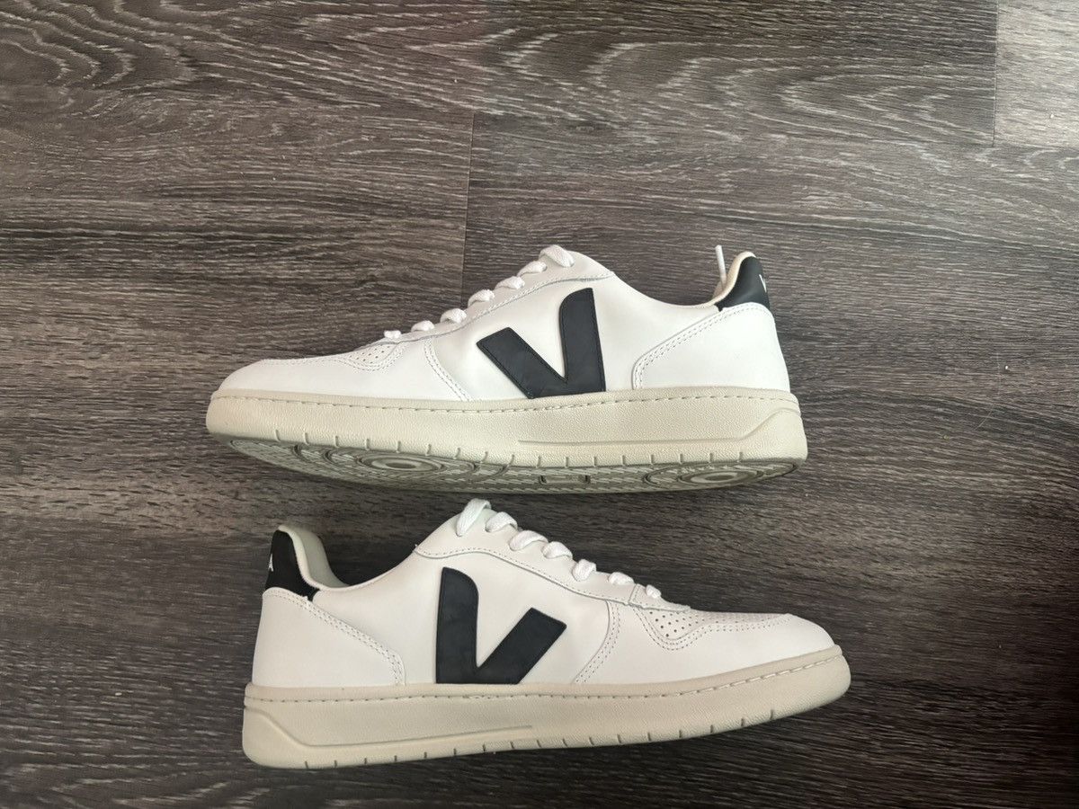 Veja Veja V-10 Basketball Sneaker Size US 11 / EU 44 - 2 Thumbnail