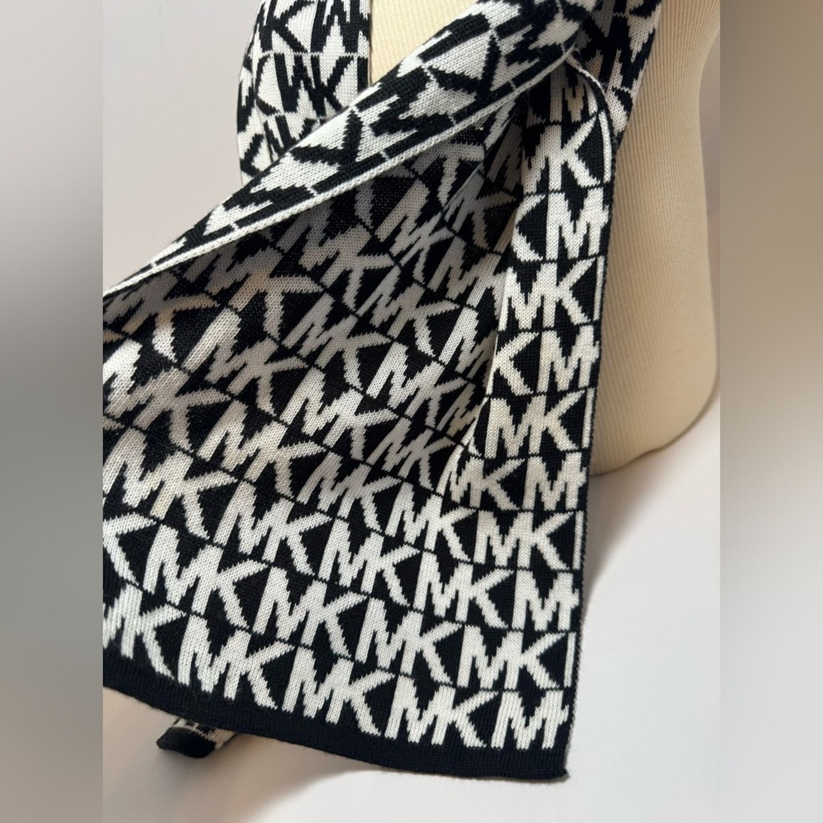 Michael Kors Michael Kors Scarf Black & White Monogram Winter Accessory Size ONE SIZE - 4 Thumbnail