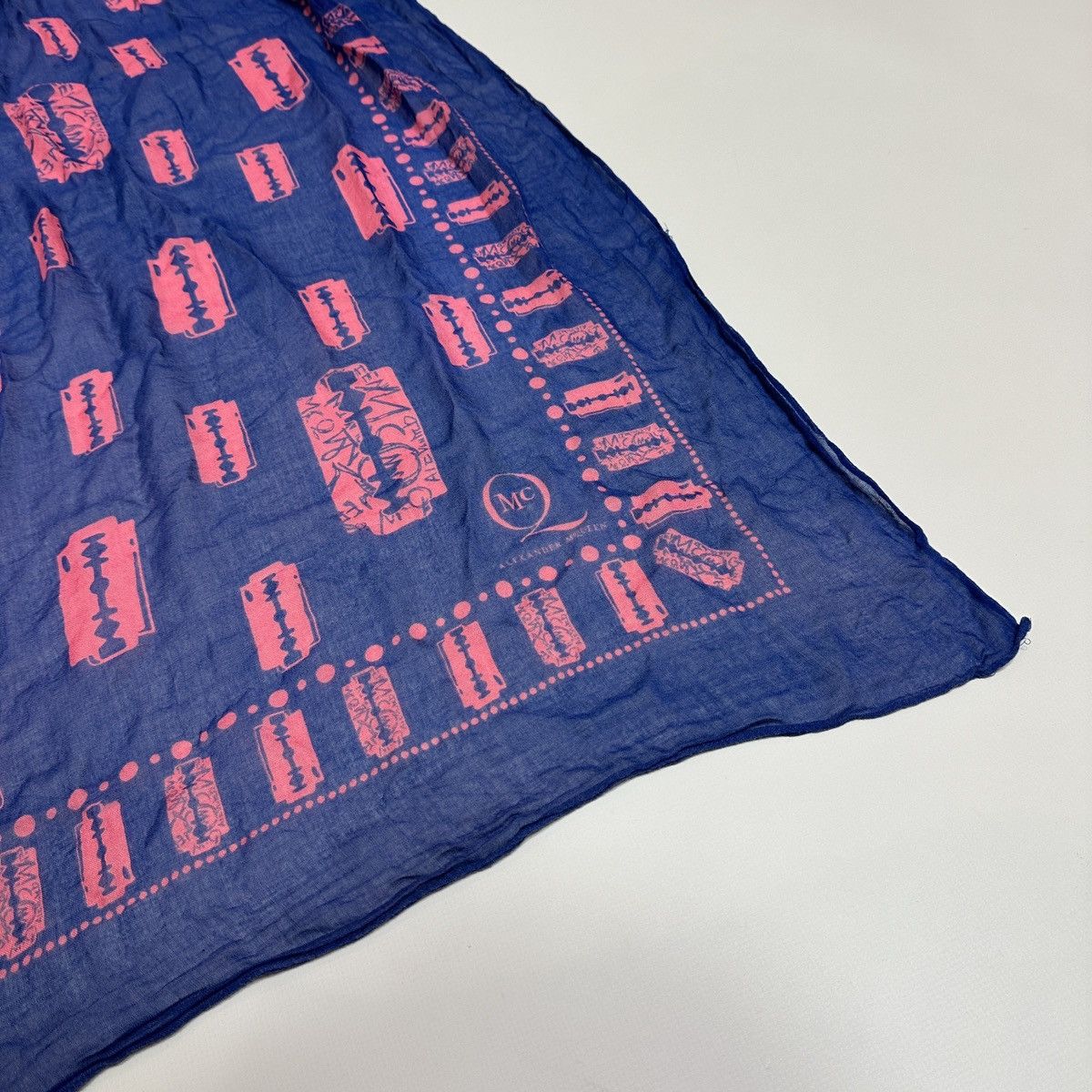 Alexander McQueen FREE SHIP Alexander McQueen scarf razor blade MCQ skull Size ONE SIZE - 2 Thumbnail
