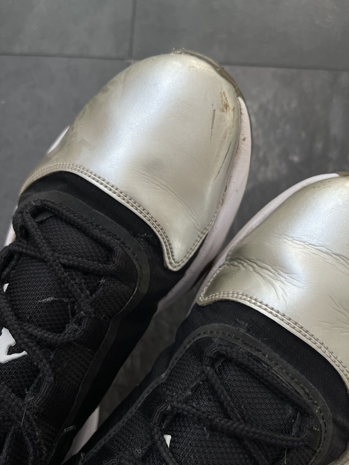 Jordan Brand Air Jordan 11 CMFT Low Silver Toe Size US 10.5 / EU 43-44 - 15 Thumbnail