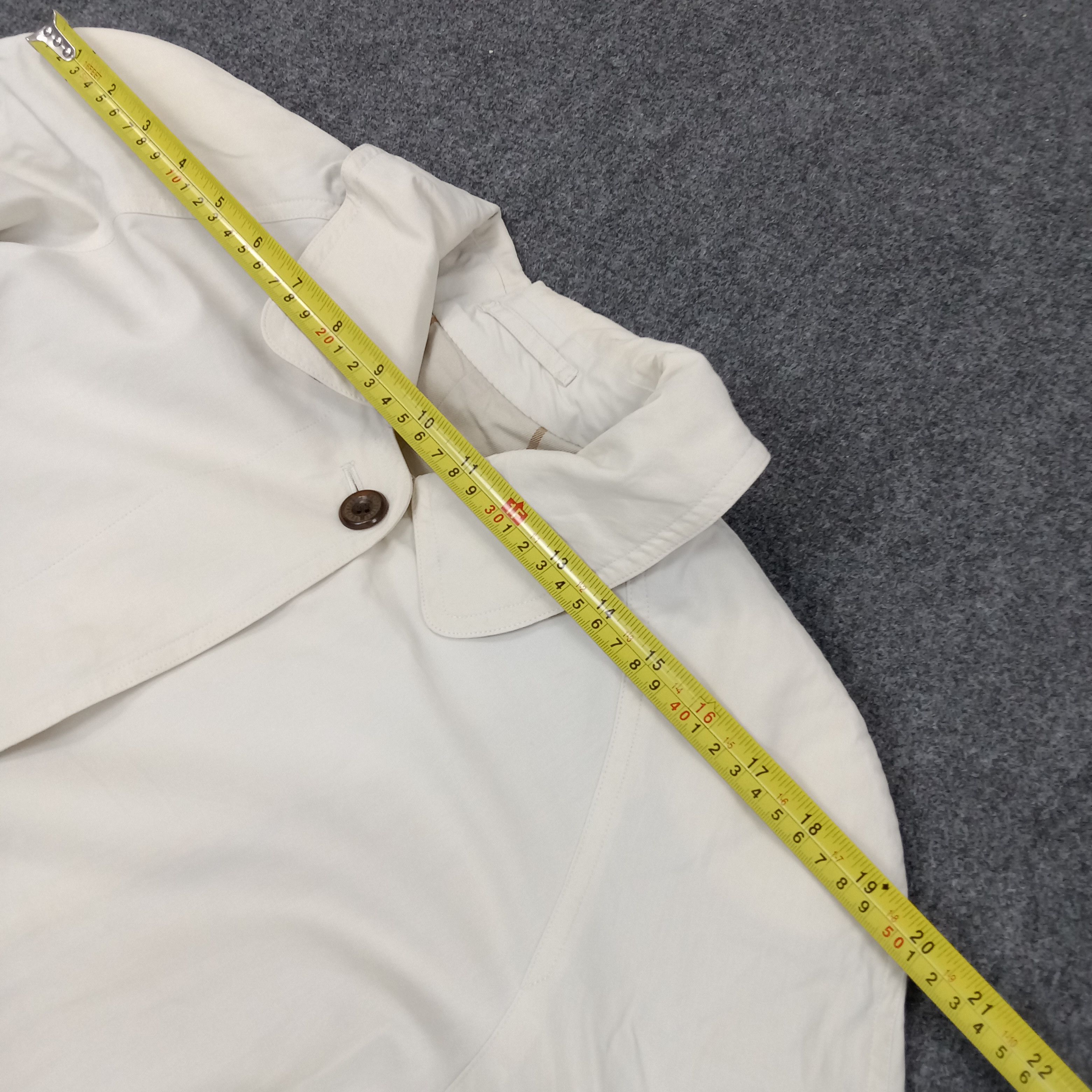 Burberry Burberry Designer Brand Custom Logo Spell Out Jacket C246N4 Size US L / EU 52-54 / 3 - 11 Thumbnail