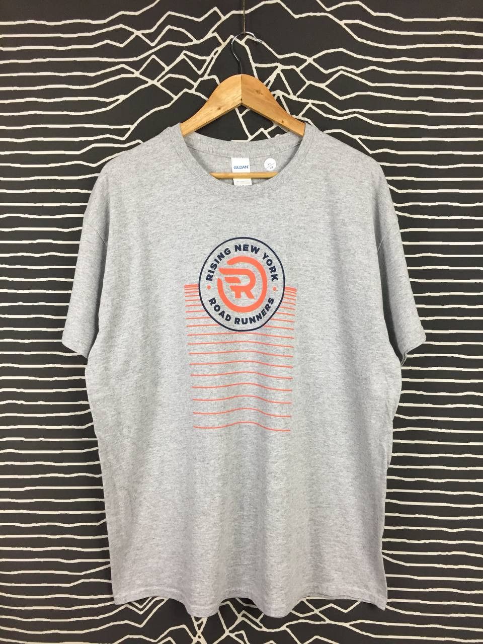 Gildan × Vintage Rising New York Road Runners NYRR Big Logo Tee Size US XL / EU 56 / 4 - 2 Thumbnail