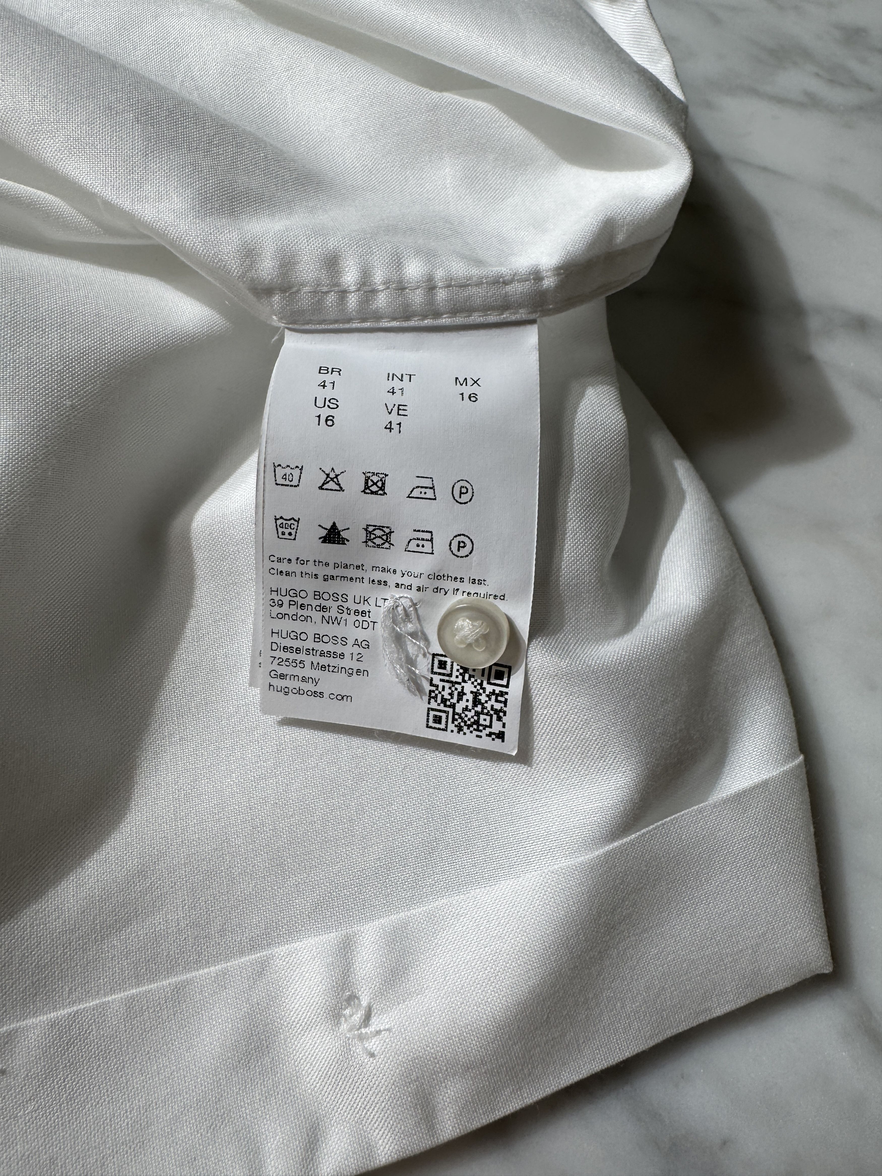 Hugo Boss Easy-iron slim-fit shirt in cotton poplin Size US M / EU 48-50 / 2 - 5 Thumbnail
