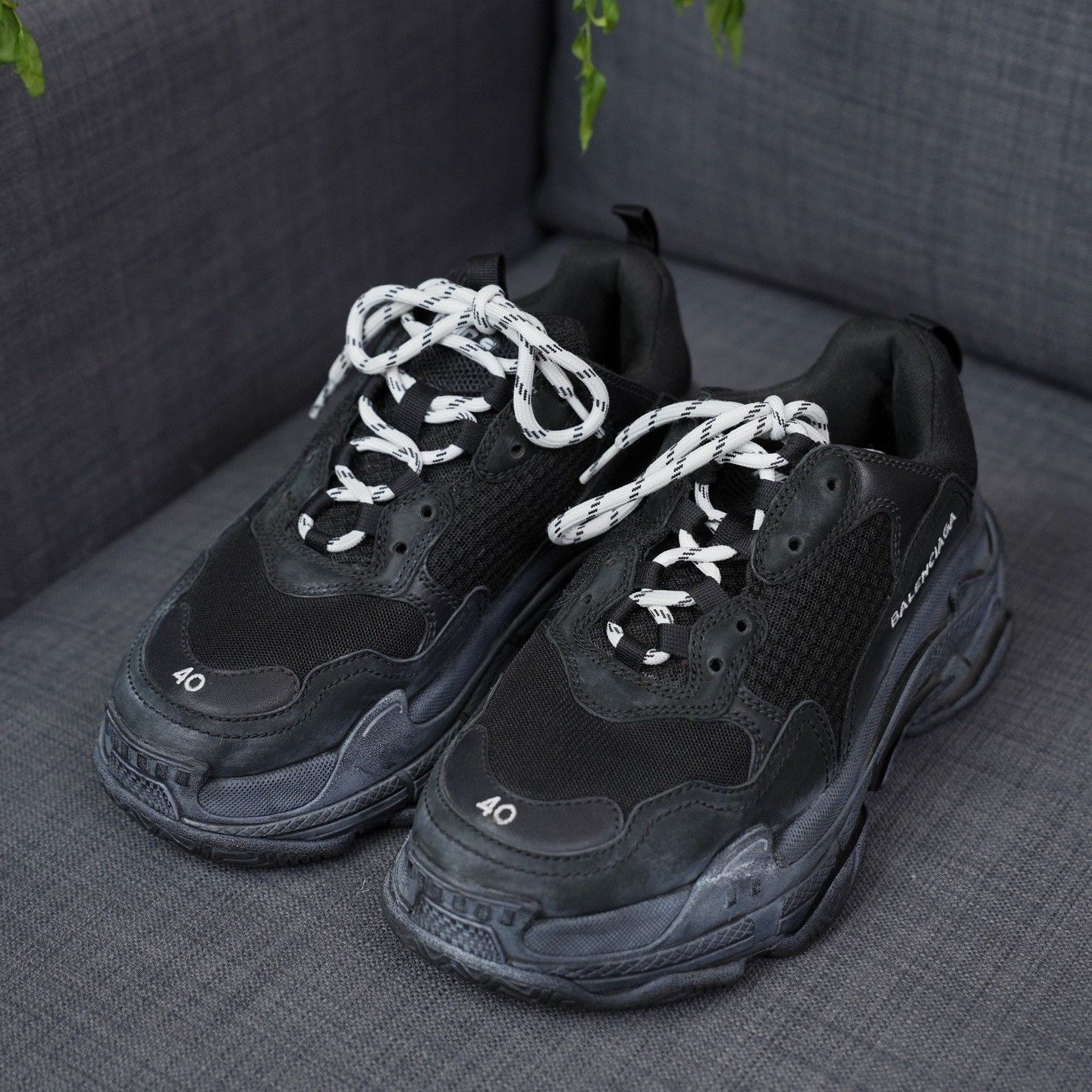 Balenciaga Balenciaga Black Lowtop Sneakers 7 Men Size US 7 / EU 40 - 1 Thumbnail
