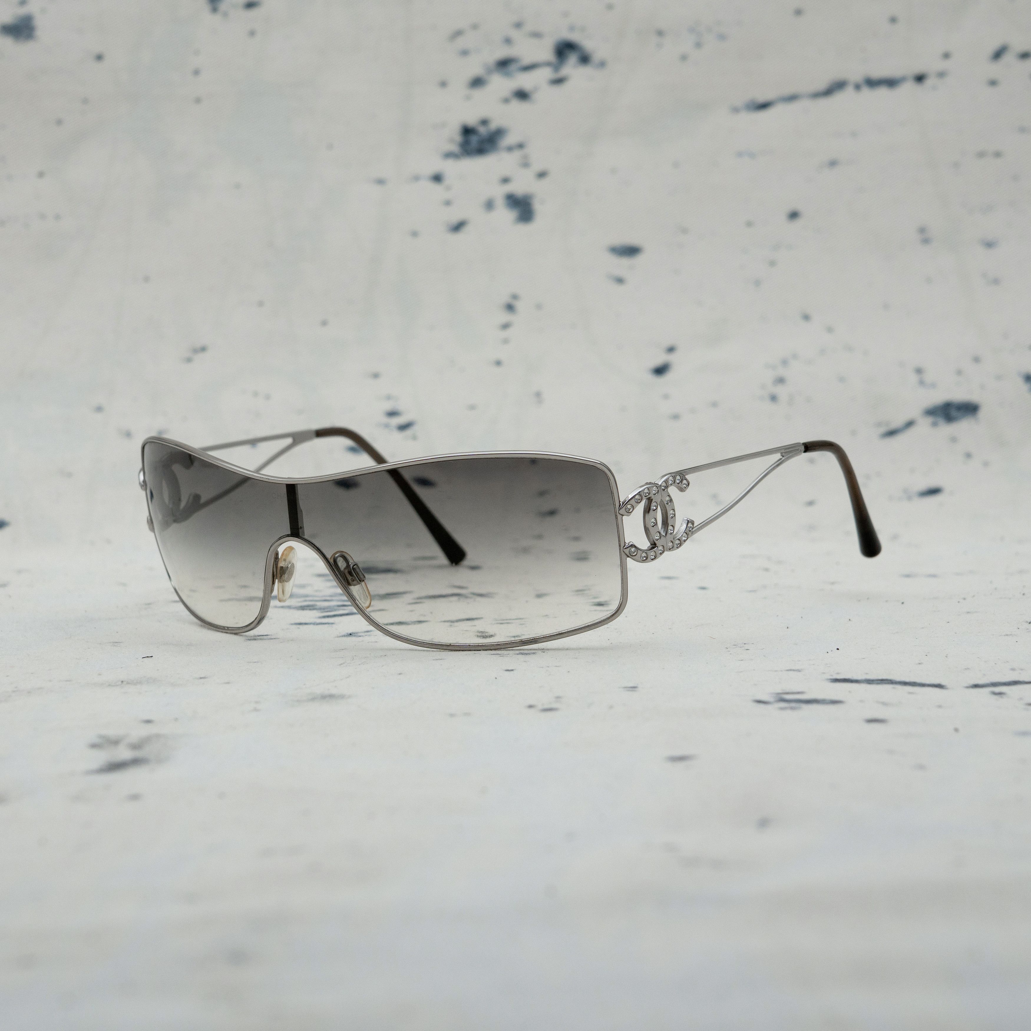 Chanel Chanel 4032 Folding Logo Sunglasses | Grailed