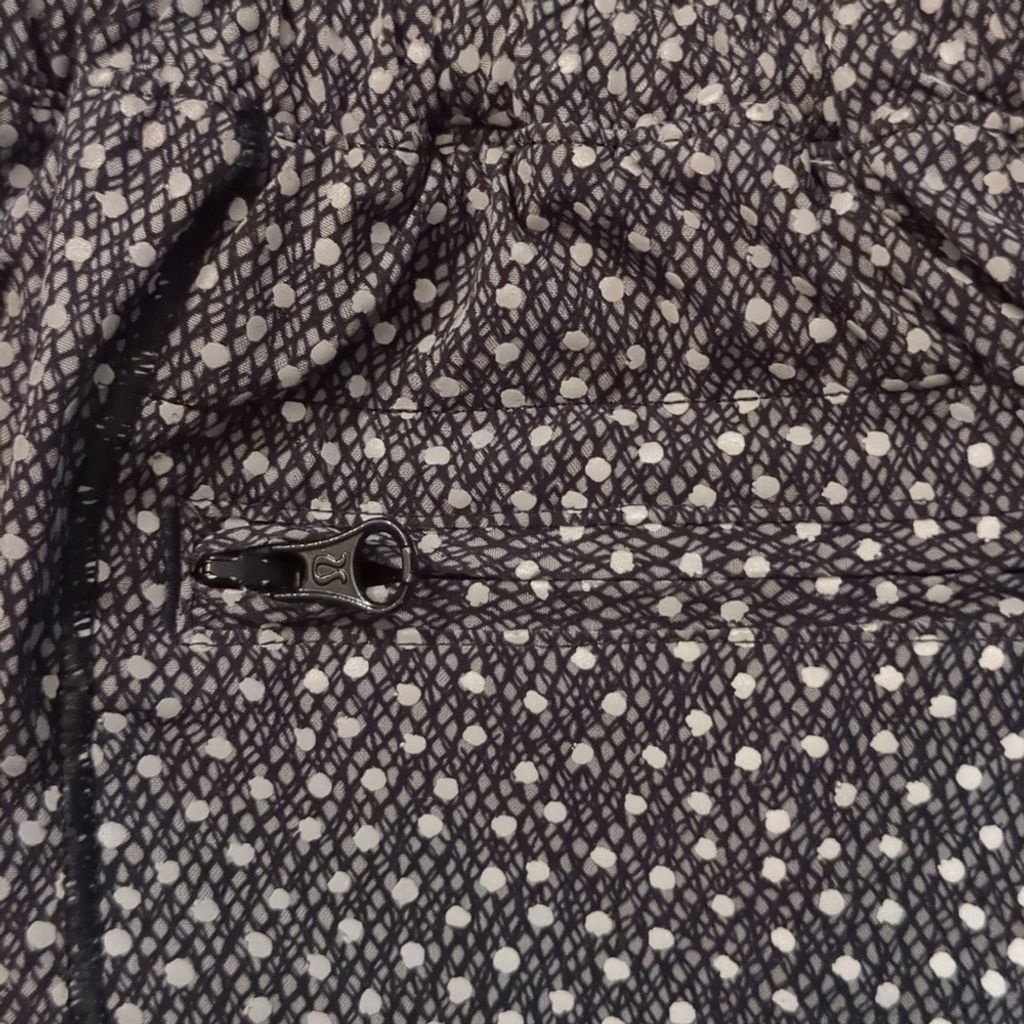 Lululemon Lululemon hotty Hot shorts frozen fizz reflective silver 4 Size 27" / US 4 / IT 40 - 5 Thumbnail