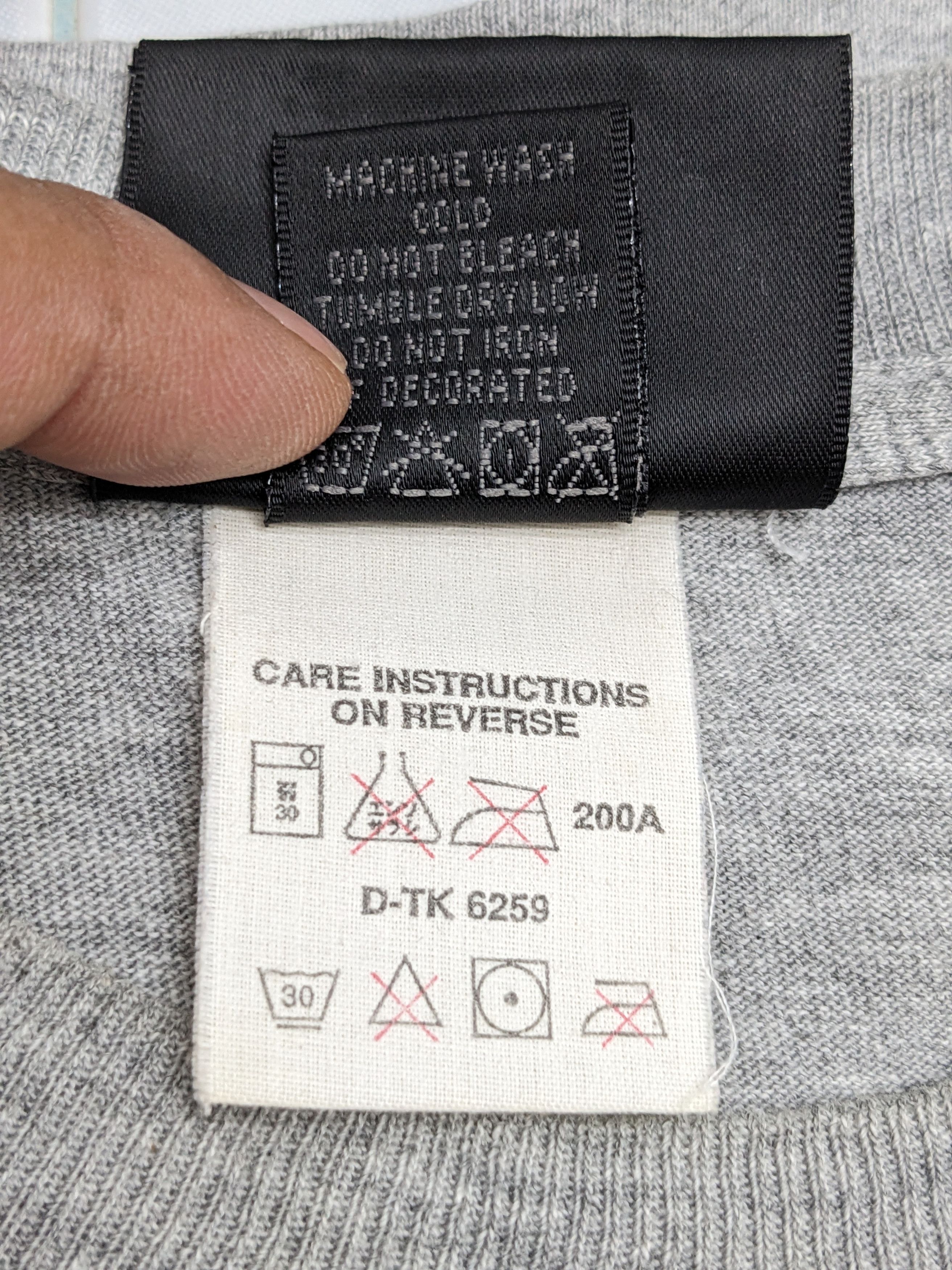 DKNY Vintage DKNY Made In Usa Streetwear Tshirt Size US L / EU 52-54 / 3 - 10 Thumbnail