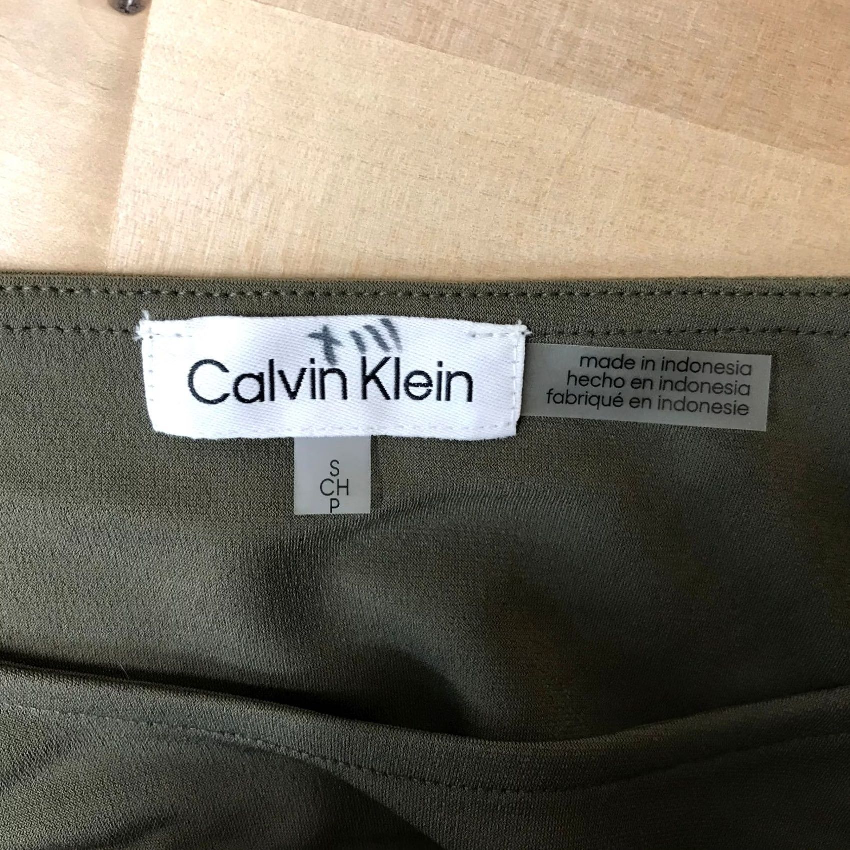Calvin Klein VINTAGE: Calvin Klein Women Small Olive Green 3/4 Sleeve Boat Neck Top Modern Essentials Size S / US 4 / IT 40 - 7 Thumbnail