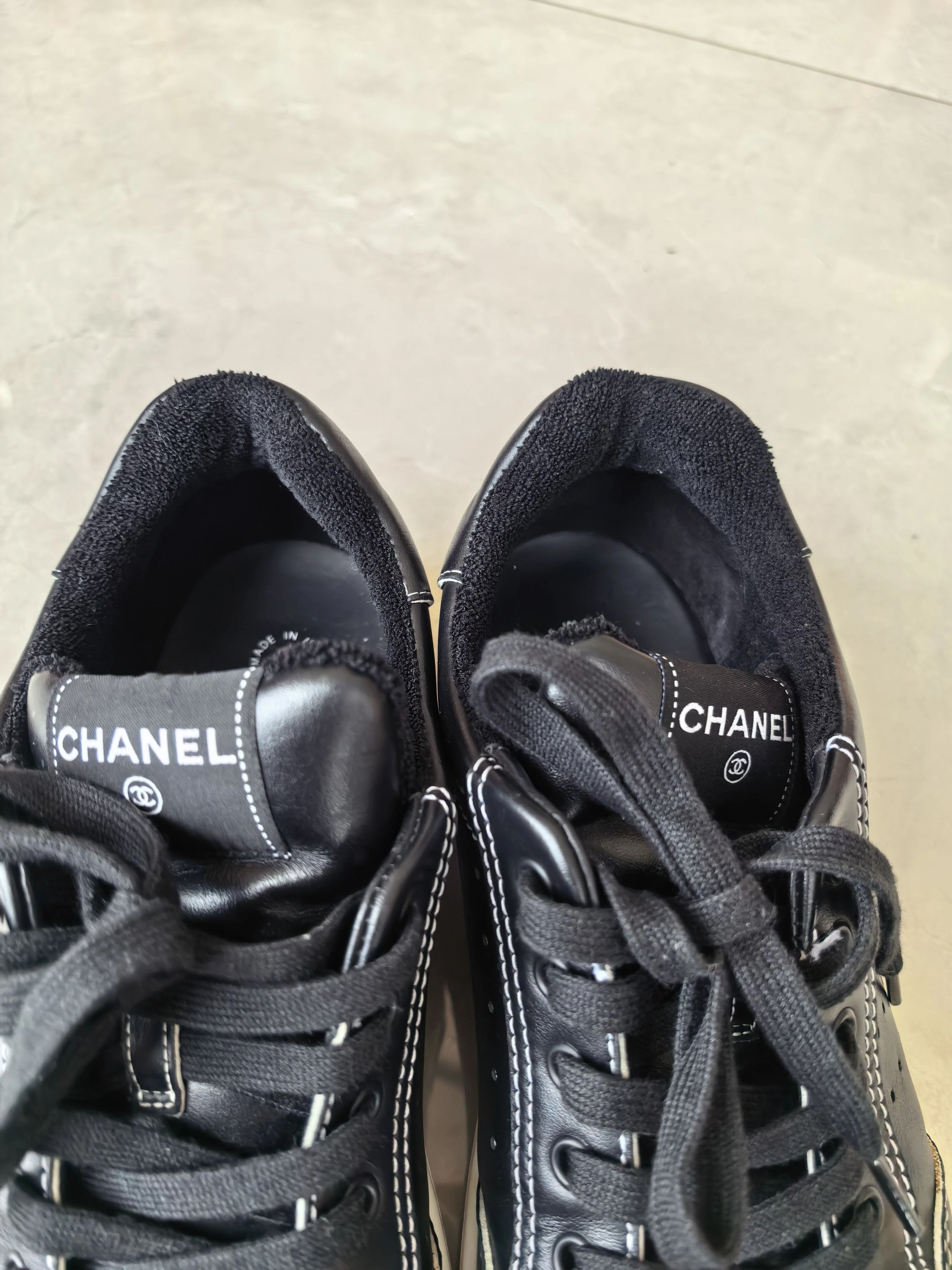 Chanel Chanel Leather Logo Back Sneakers 42 (Fits 43) Size US 9 / EU 42 - 8 Thumbnail
