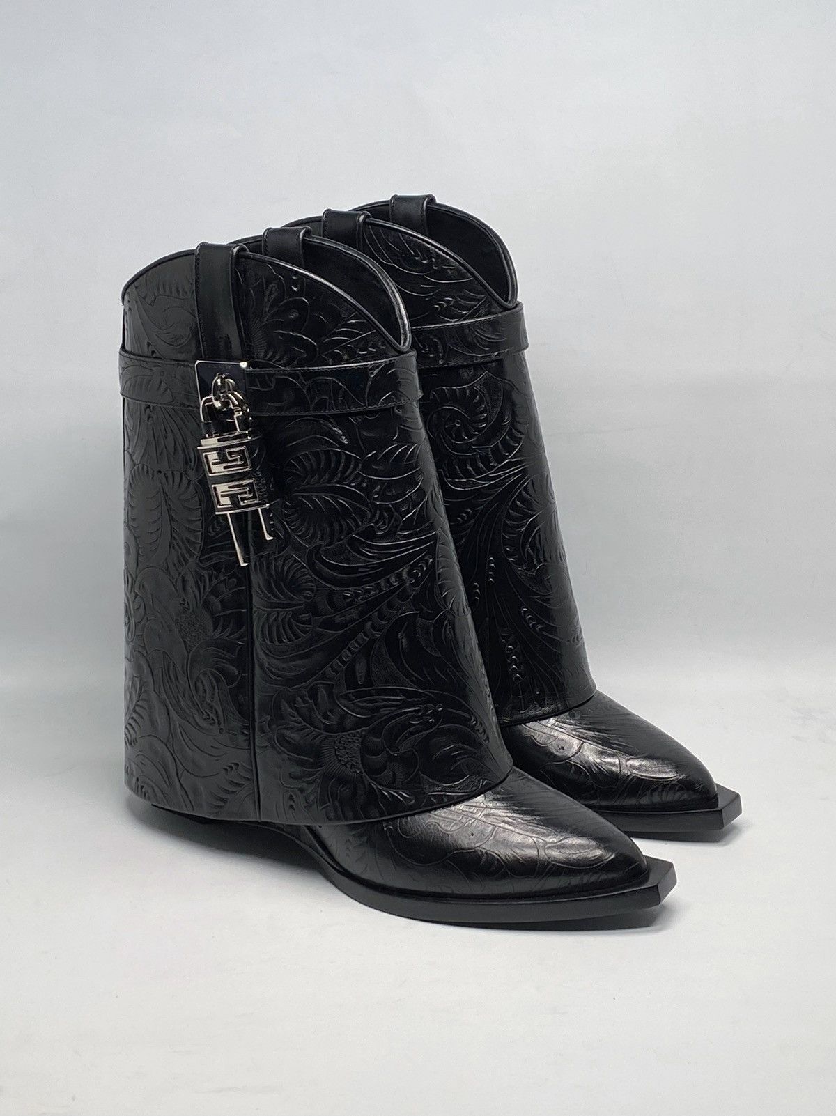 Givenchy Givenchy Shark Lock Cowboy Ankle Leather Boots size 39 Size US 9 / IT 39 - 2 Thumbnail