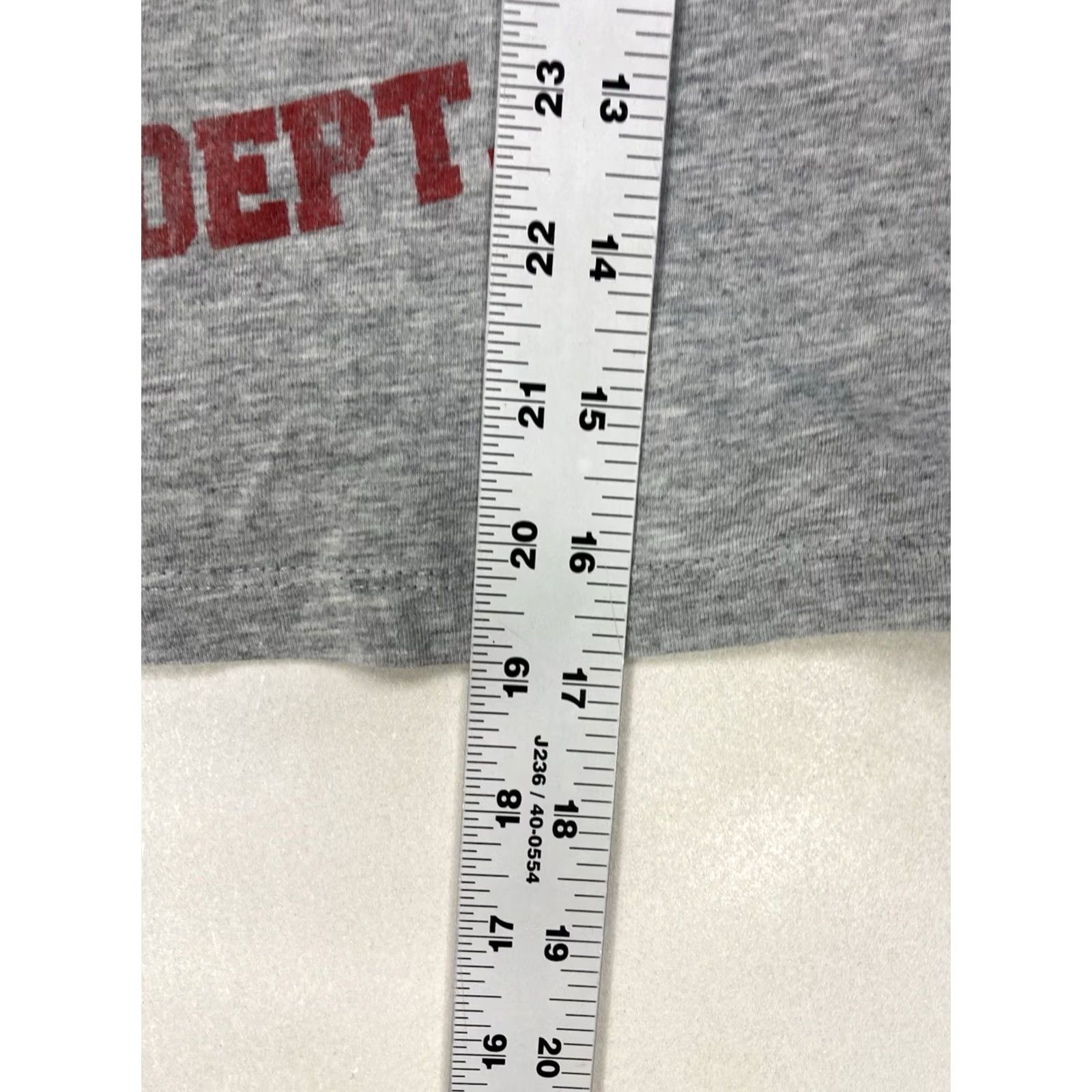 Logo 7 Harvard University Athletics Dept Crop Graphic T-shirt Women Small Gray Logo Red Size S / US 4 / IT 40 - 7 Thumbnail