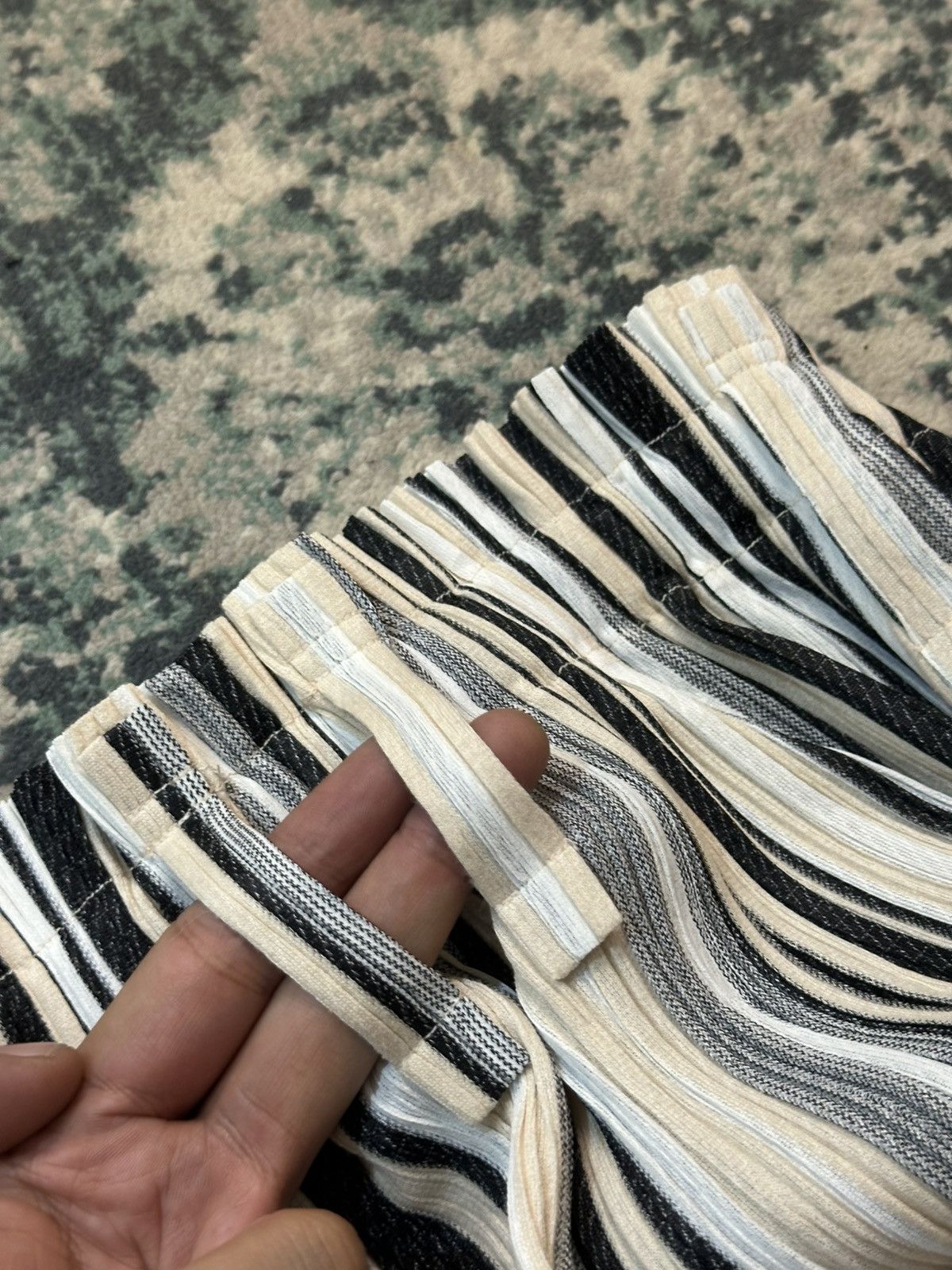 Homme Plisse Issey Miyake Pleats Please Issey Miyake Vertical Stripe Pant Size US 34 / EU 50 - 17 Thumbnail