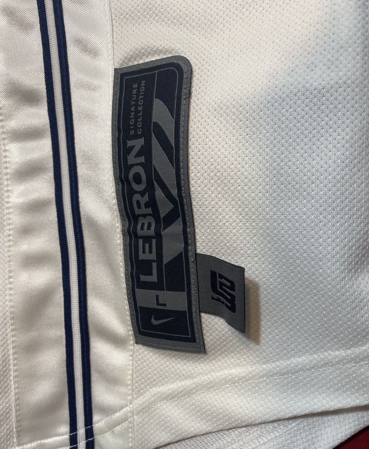 Nike Nike LeBron Vintage Y2K Jersey XL White Navy Streetwear Size US XL / EU 56 / 4 - 4 Thumbnail