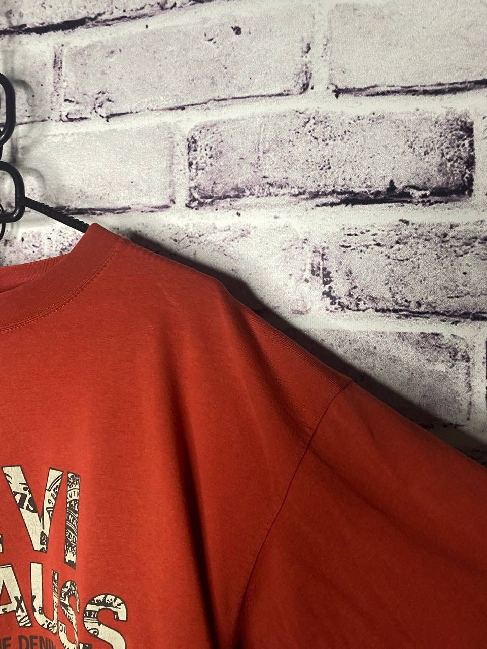 Levi's Vintage Clothing MENS Vintage T-shirt Levi’s Streetwear orange size L Size US L / EU 52-54 / 3 - 7 Thumbnail