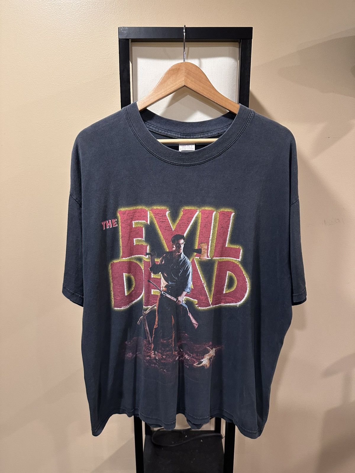 Vintage Vintage The Evil Dead Horror Promo 2001 Faded T-Shirt Size US XL / EU 56 / 4 - 1 Thumbnail