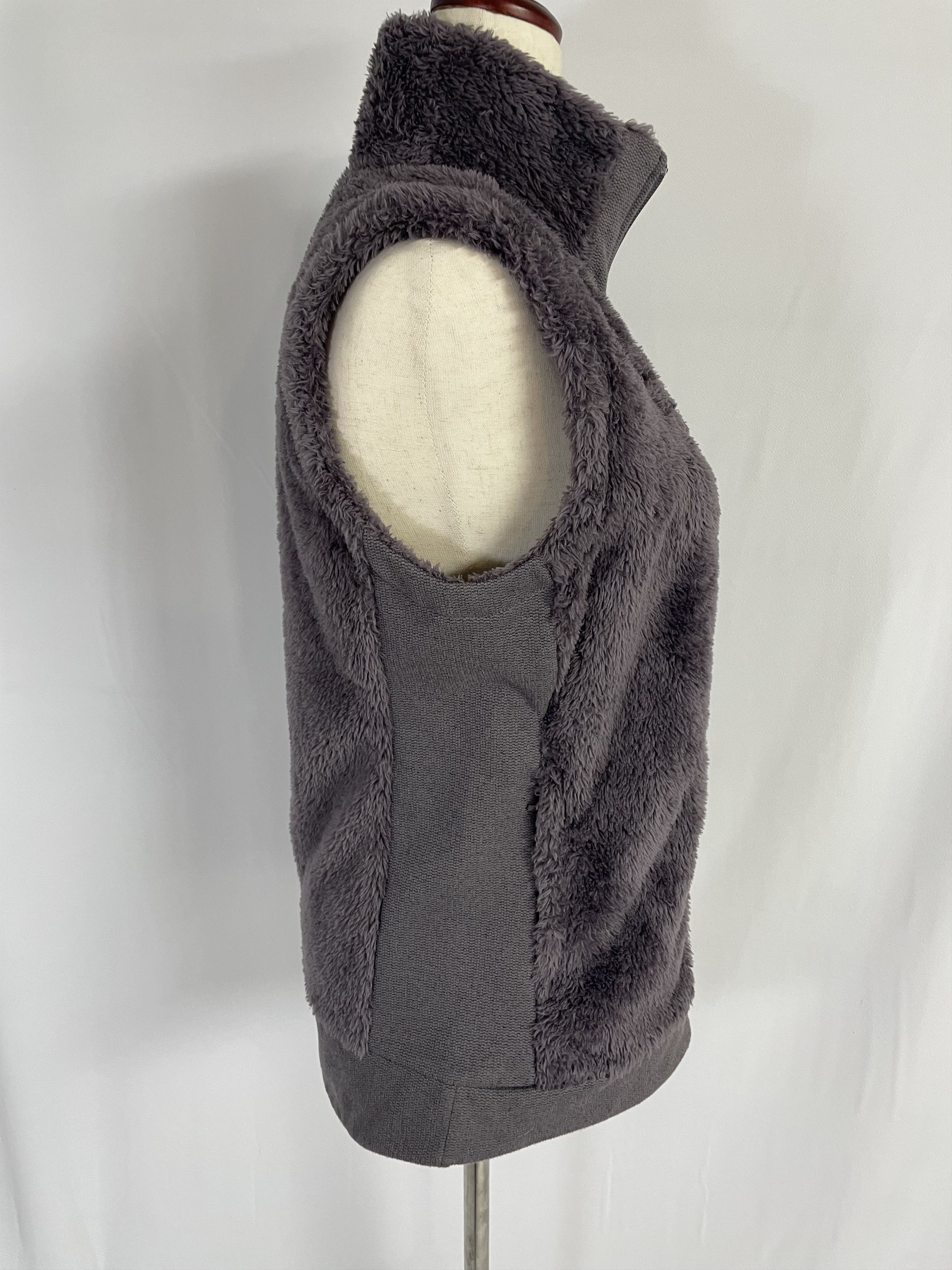 The North Face The North Face Vest Size Small Gray Faux Fur Full Zip Jacket Size S / US 4 / IT 40 - 3 Thumbnail