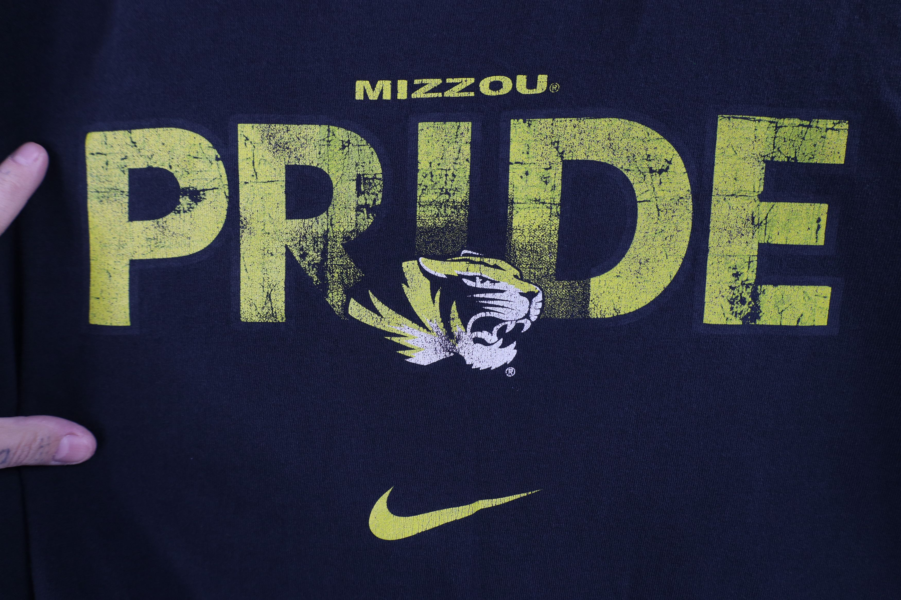 Nike Vintage Nike Center Swoosh University of Missouri T-Shirt Size US XXL / EU 58 / 5 - 4 Thumbnail