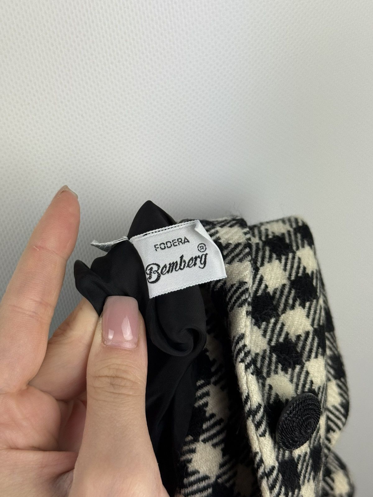 Salvatore Ferragamo Salvatore Ferragamo VTG Plaid Wool Cashmere Blazer Jacket Size M / US 6-8 / IT 42-44 - 23 Thumbnail