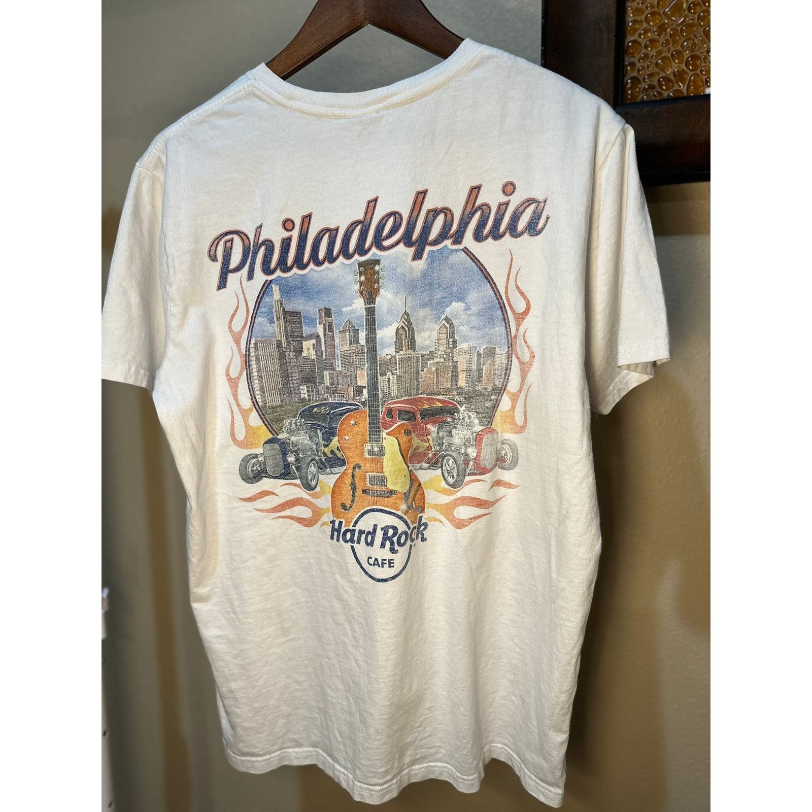 & Other Stories ard Rock Café Philadelphia Graphic Tee – PacSun Collab (XL) Size US XL / EU 56 / 4 - 1 Thumbnail