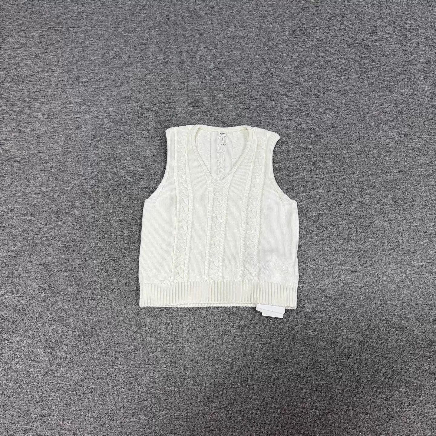 Hermes Hermes Ivory V-neck Cable Knit Vest Size 40 99 New Size M / US 6-8 / IT 42-44 - 1 Thumbnail