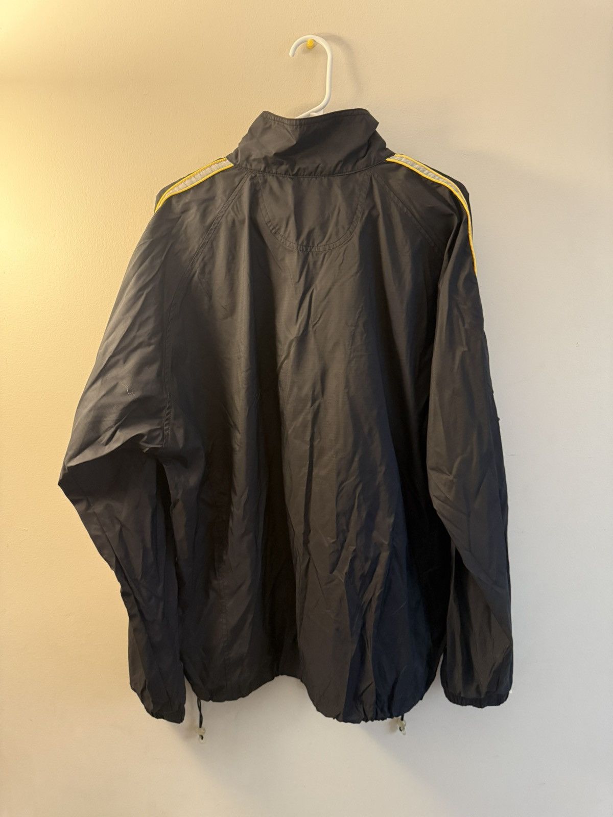 Nike Vintage Nike Windbreaker Black & Yellow Size US XL / EU 56 / 4 - 5 Thumbnail