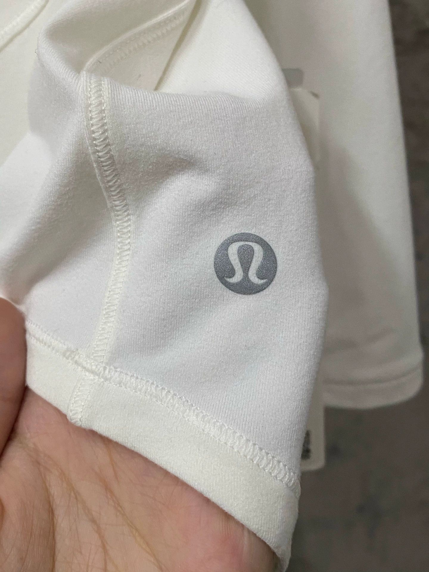 Lululemon lululemon Women's Long-Sleeve Top NWT Size 6 Size M / US 6-8 / IT 42-44 - 5 Thumbnail