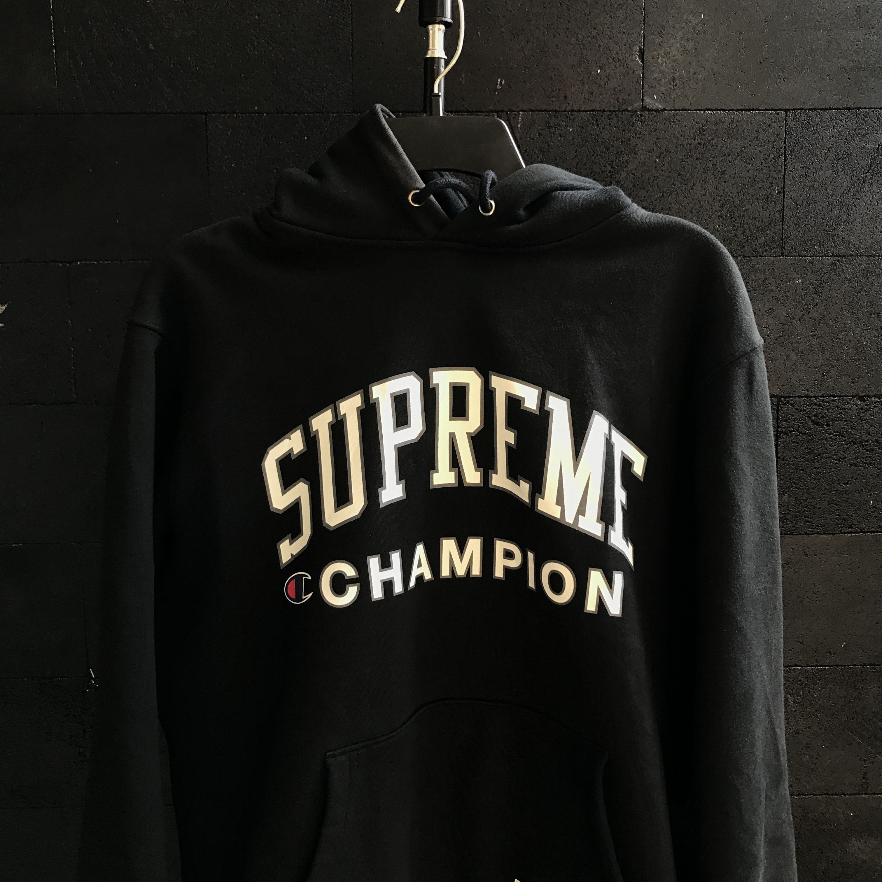 Champion × Supreme Supreme X Champion Logo Center Hoodie Size US M / EU 48-50 / 2 - 2 Thumbnail
