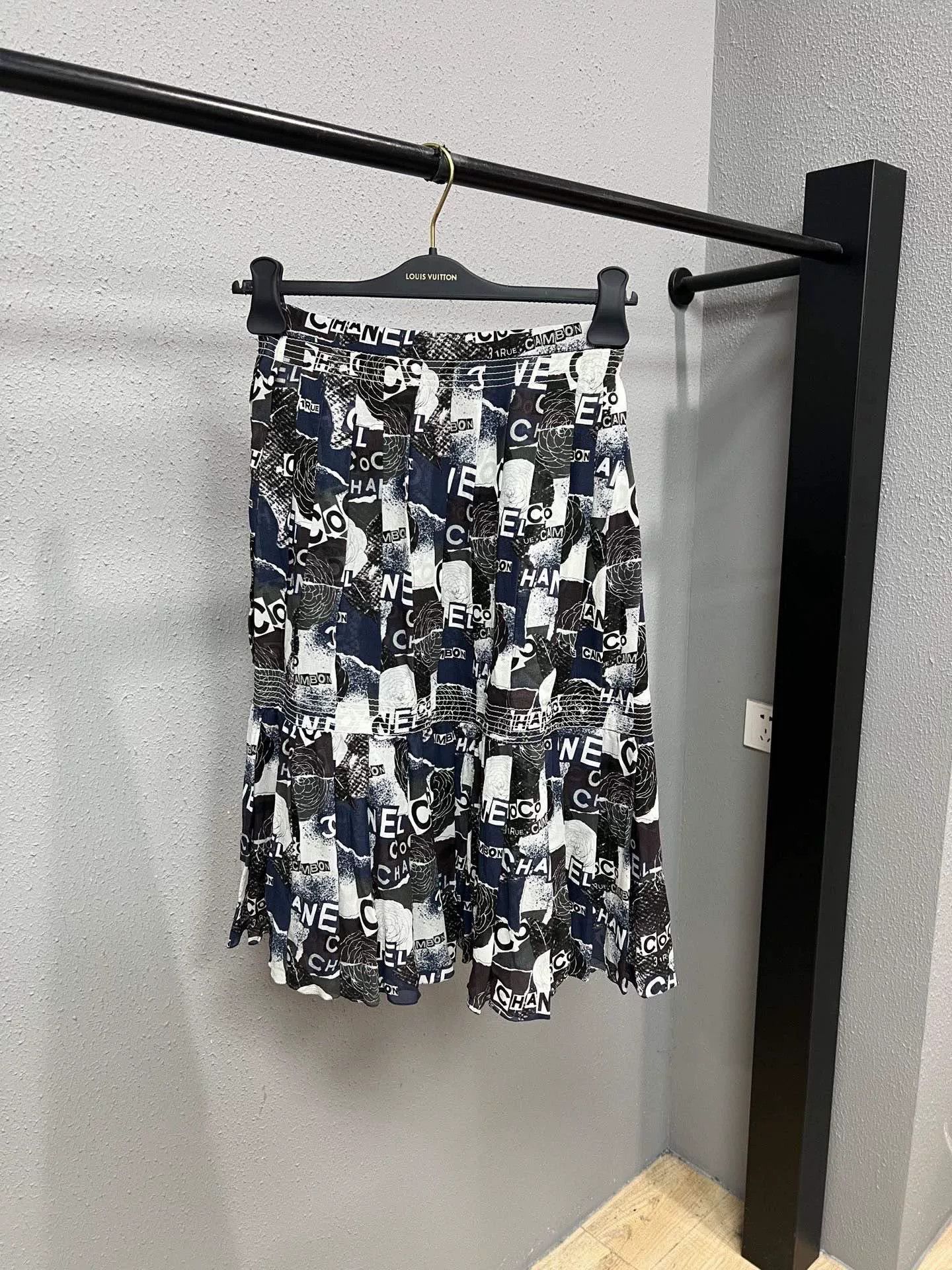 Chanel Chanel Graffiti Knit Skirt Size 38" / US 16 / IT 52 - 1 Thumbnail