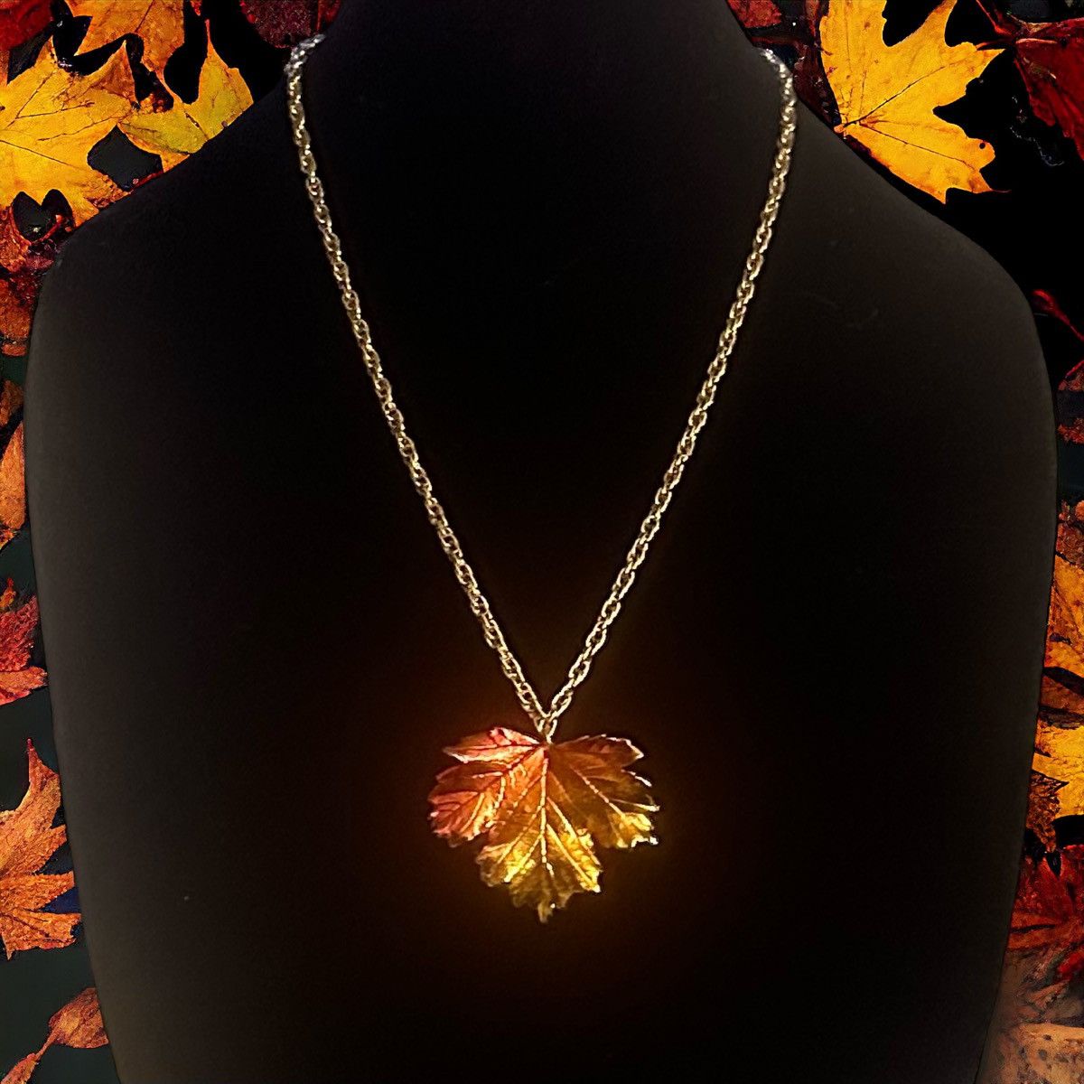 Vintage Vintage Autumn maple leaf pendant necklace Size ONE SIZE - 1 Thumbnail