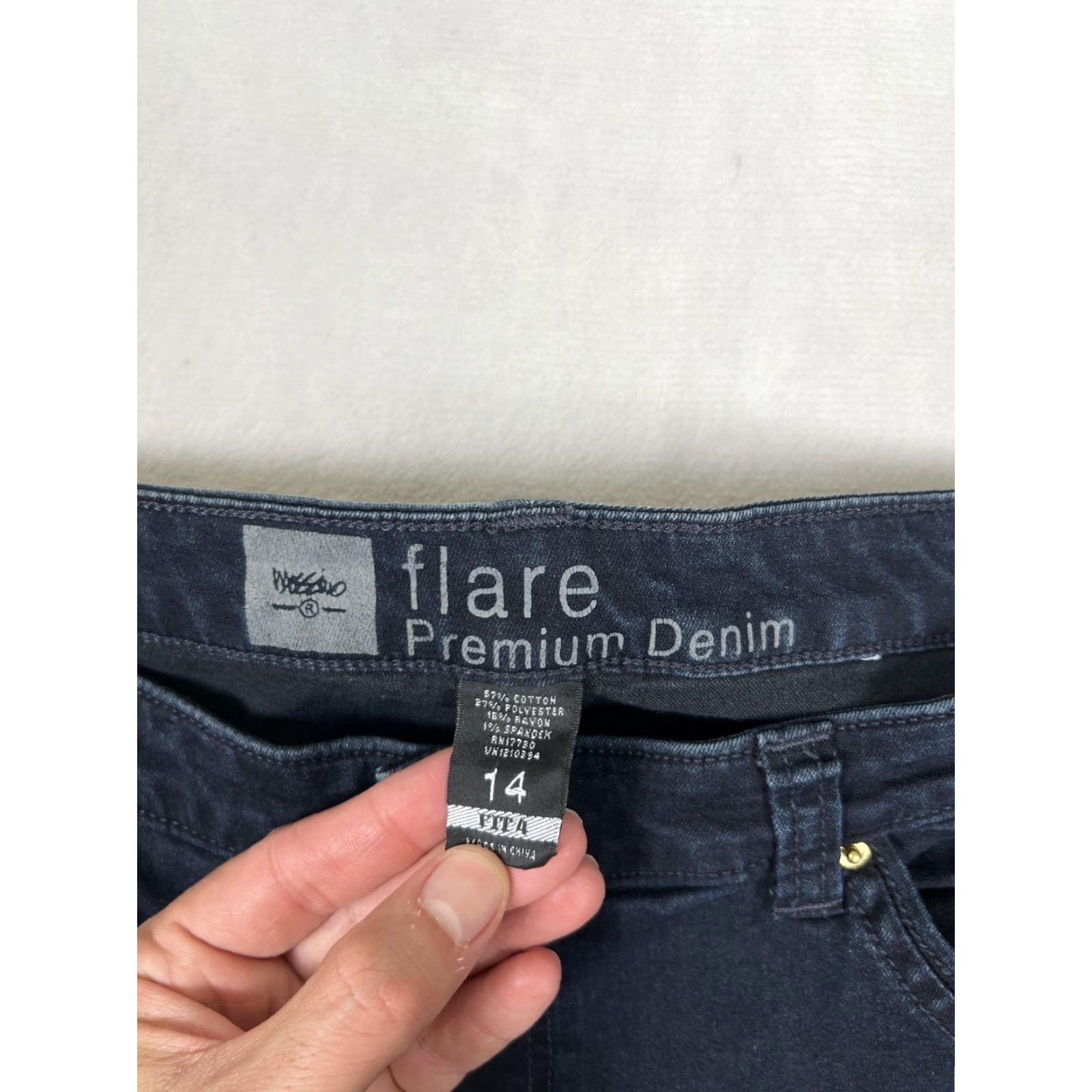 Mossimo Mossimo Jeans Womens 14 Dark Wash Mid Rise Flare Denim Pants 5-Pocket Stretch Size 36" / US 14 / IT 50 - 6 Thumbnail