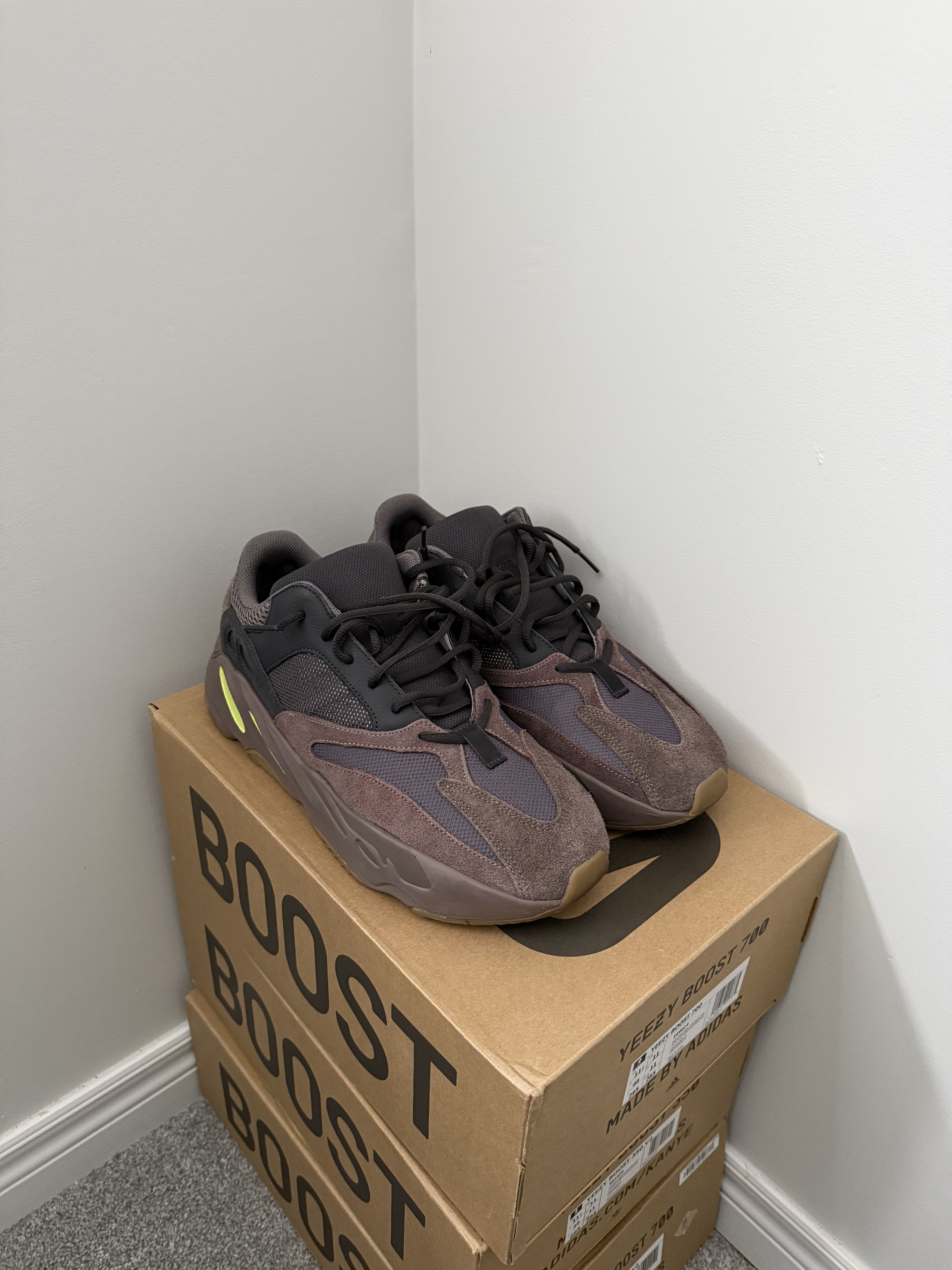 adidas gazelle silver green womens Yeezy Boost 700 in Mauve w/ Tags