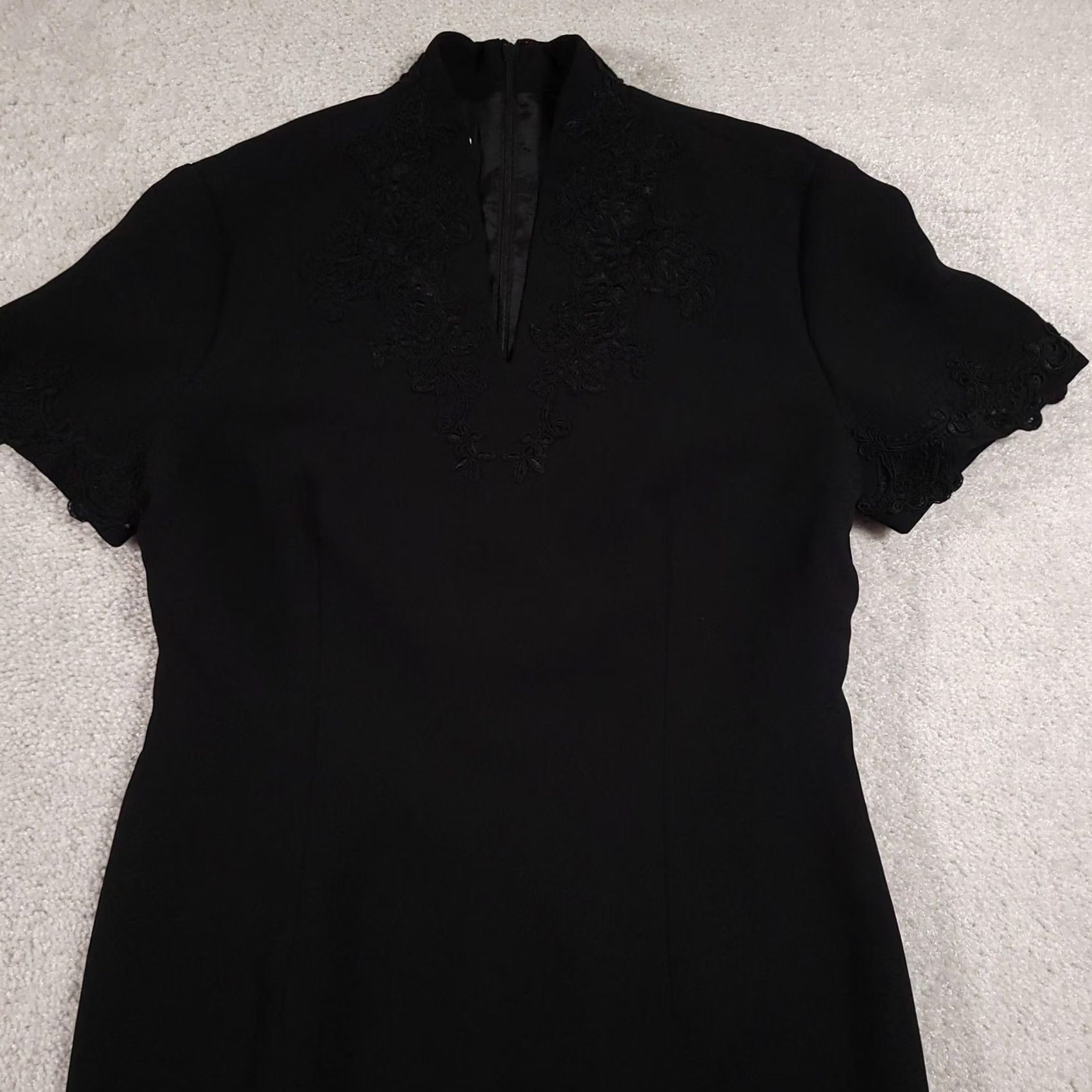 Talbots Talbots Dress Womens 4 Petite Sheath Short Sleeve Formal Elegant Black Cap Sleeve Zip Back Split V Neck / Knee Length Dress Size 27" / US 4 / IT 40 - 3 Thumbnail