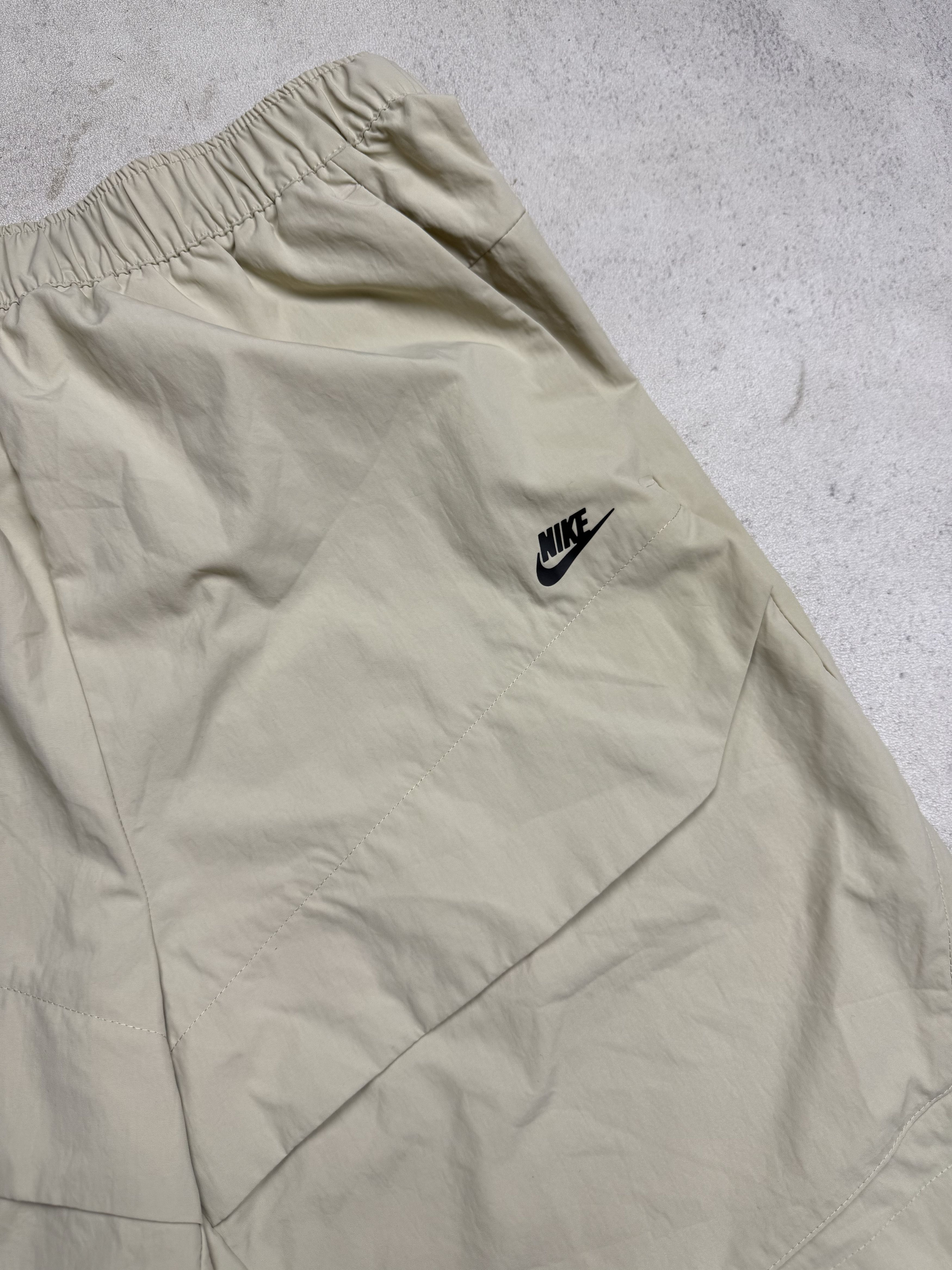 Nike Nike Tech Pack Shorts Multipocket Size US 32 / EU 48 - 2 Thumbnail