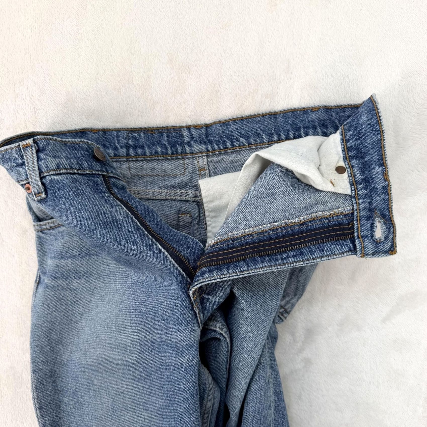 Levi's VINTAGE Levi's 550 Jeans Mens 30x34 Blue Light Wash Relaxed Tapered Leg Denim USA Jeans Mens 30x34 Blue Light Wash Relaxed Tapered Leg Denim USA Size US 32 / EU 48 - 6 Thumbnail