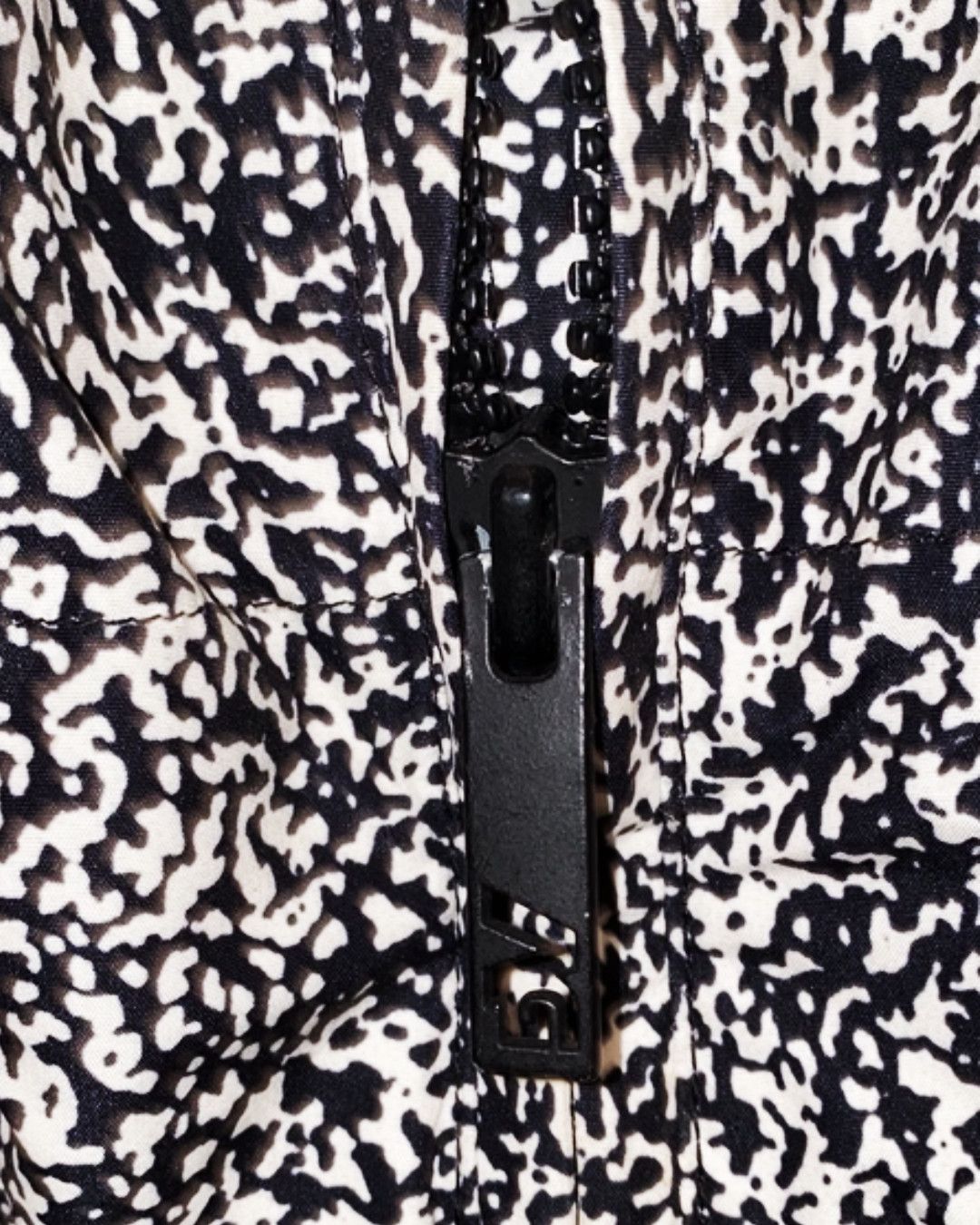 Analog Analog “CSI” Speckle Print Puffer Jacket, Late 2000s Size US L / EU 52-54 / 3 - 5 Thumbnail