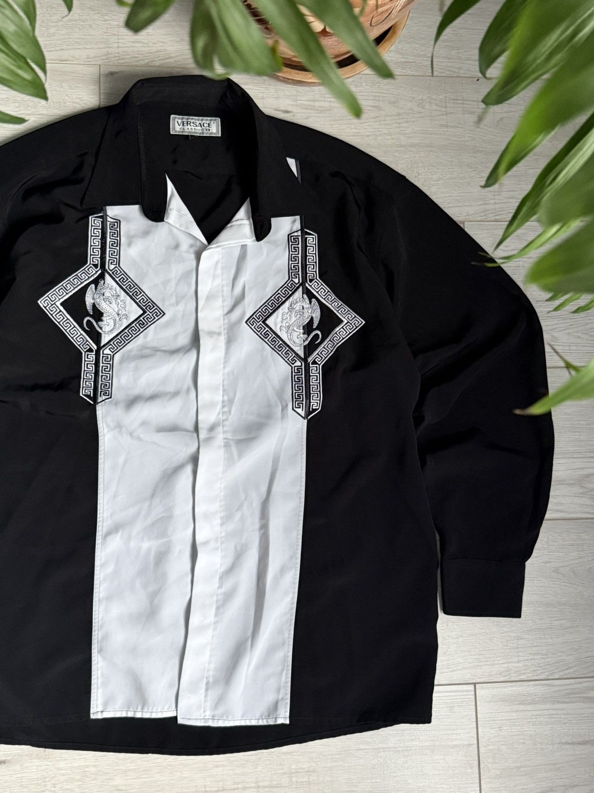 Versace Intage rare Versace Shirt Dragon Logo 90’s Size US XXL / EU 58 / 5 - 1 Thumbnail