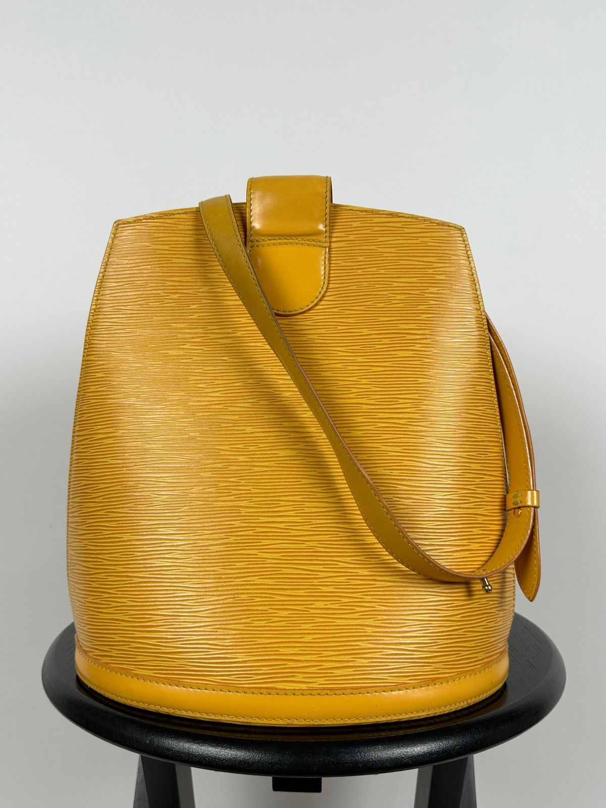 Louis Vuitton Louis Vuitton Epi Cluny Yellow Leather Shoulder Bag Size ONE SIZE - 5 Thumbnail