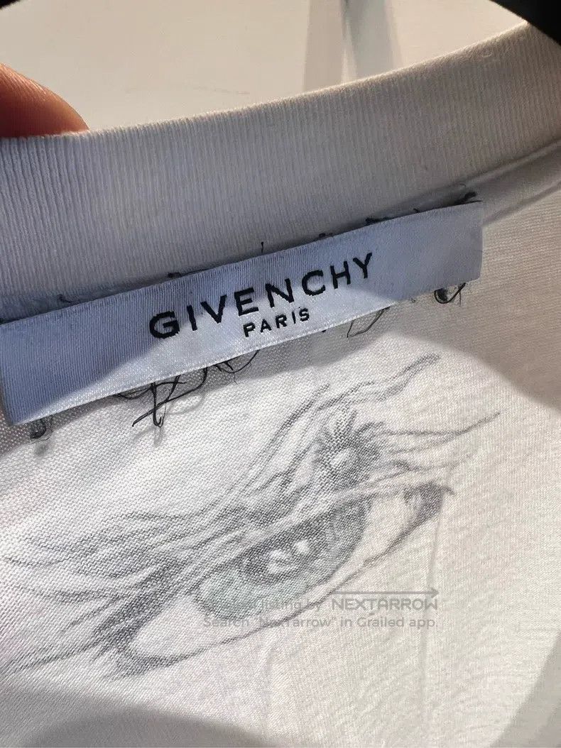 Givenchy Givenchy Short Sleeve White Swan Size US L / EU 52-54 / 3 - 4 Thumbnail
