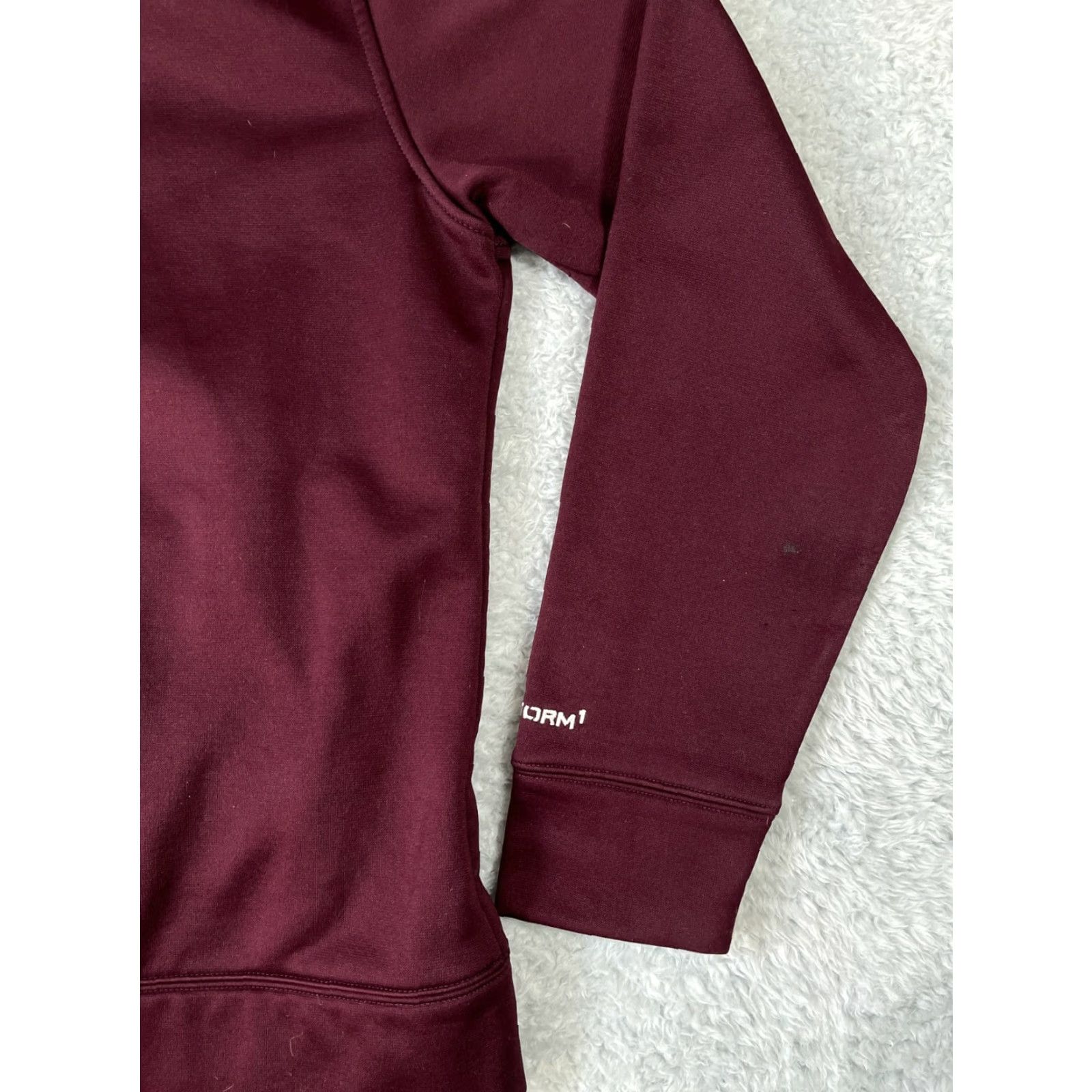 Under Armour Under Armour Hoodie Women M Burgundy Logo Cold Gear Quilted Glow 40 In Chest Long Sleeve Solid red - Adult Womens Size M / US 6-8 / IT 42-44 - 6 Thumbnail