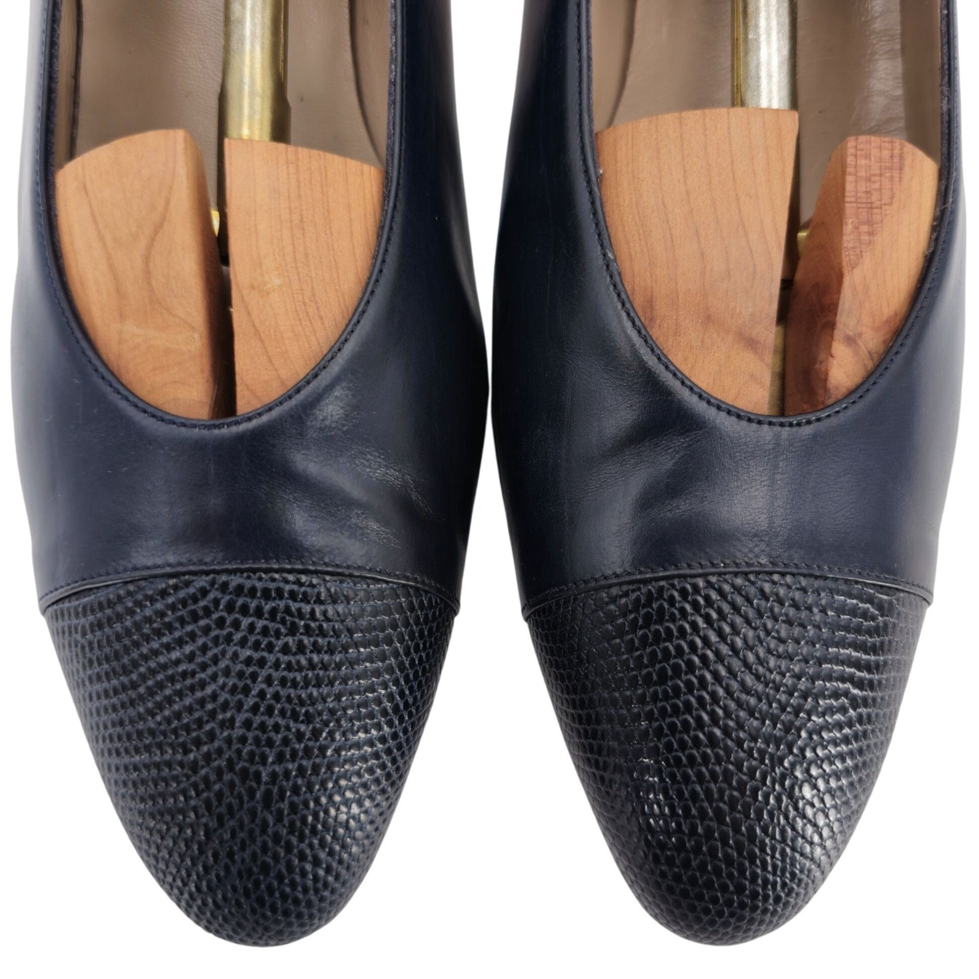 Vintage Salvatore Ferragamo Womens 9AA Navy Leather Reptile