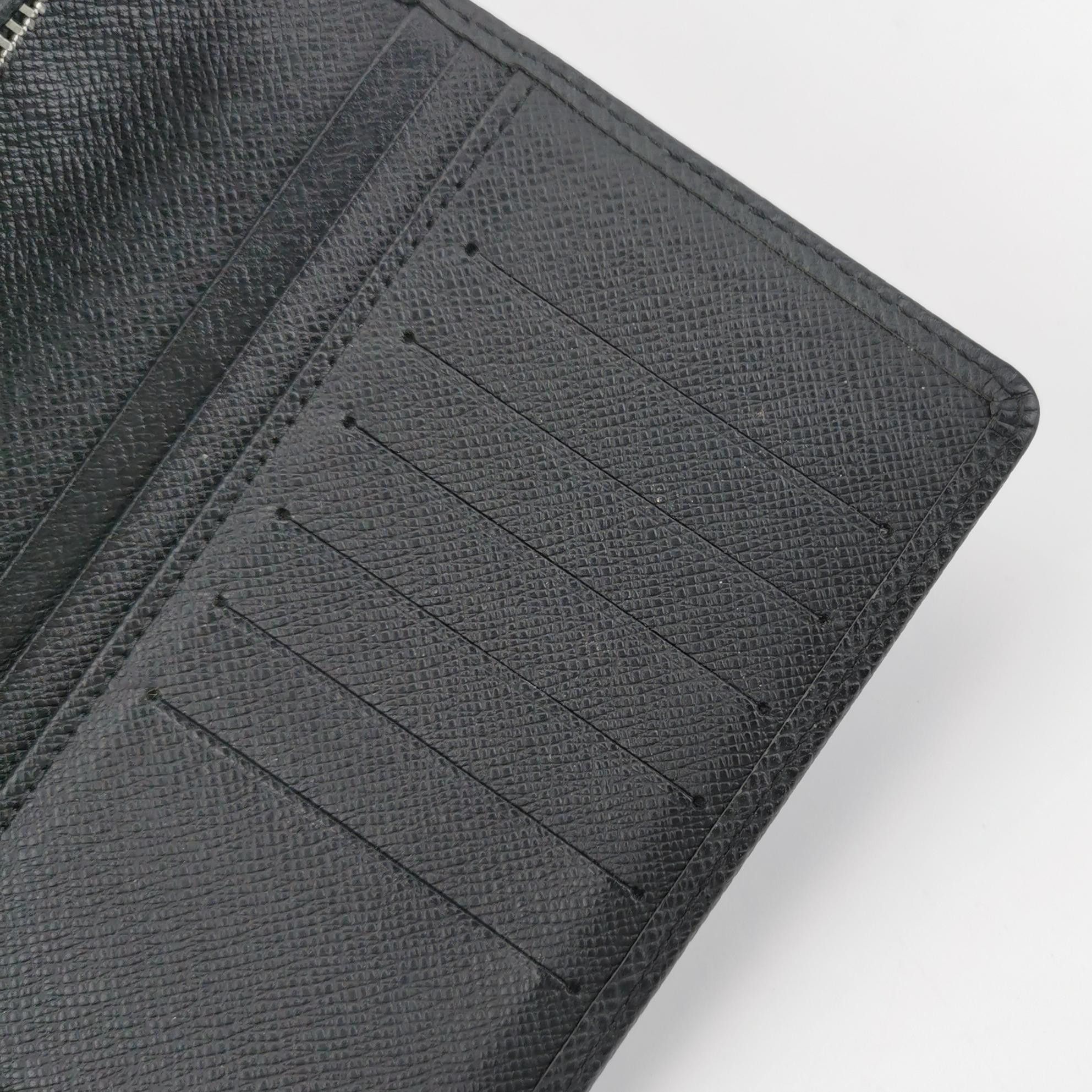 Louis Vuitton Louis Vuitton (LV) Brazza leather solid color bi-fold walle Size ONE SIZE - 6 Thumbnail