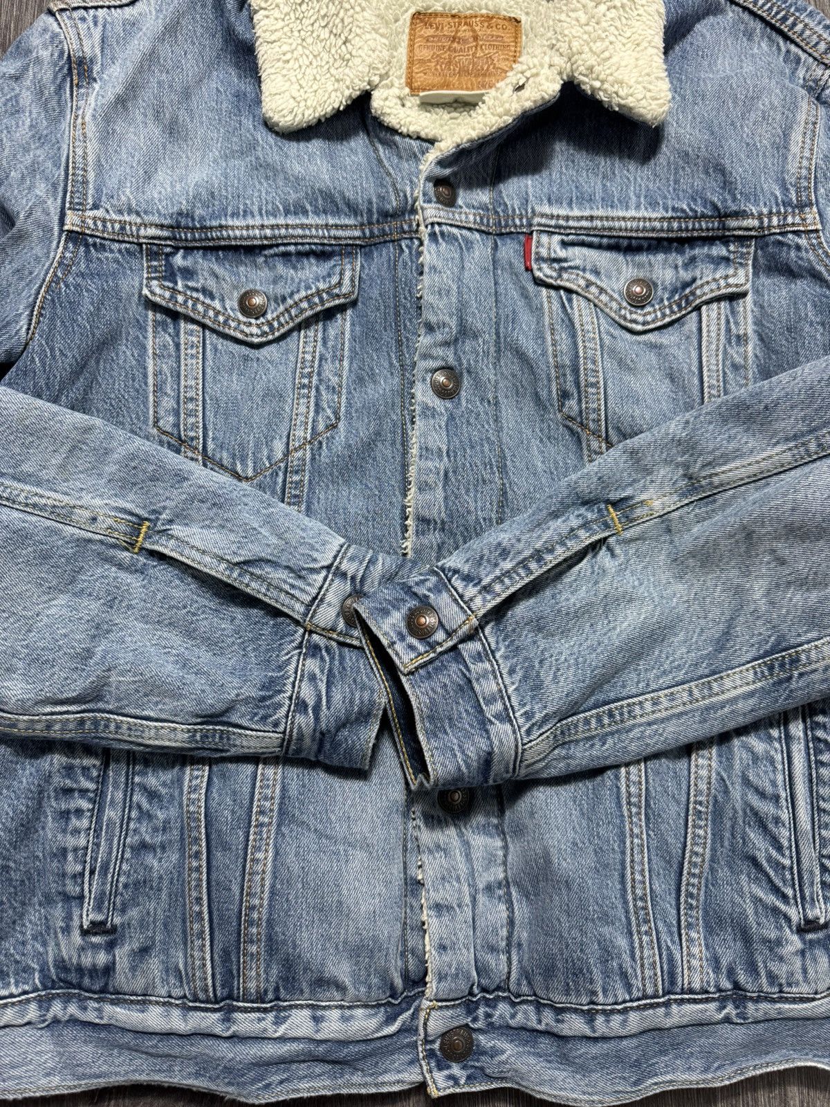 Levi's × Vintage Vintage Levi’s Denim Washed Sherpa Trucker Jacket Size US L / EU 52-54 / 3 - 6 Thumbnail